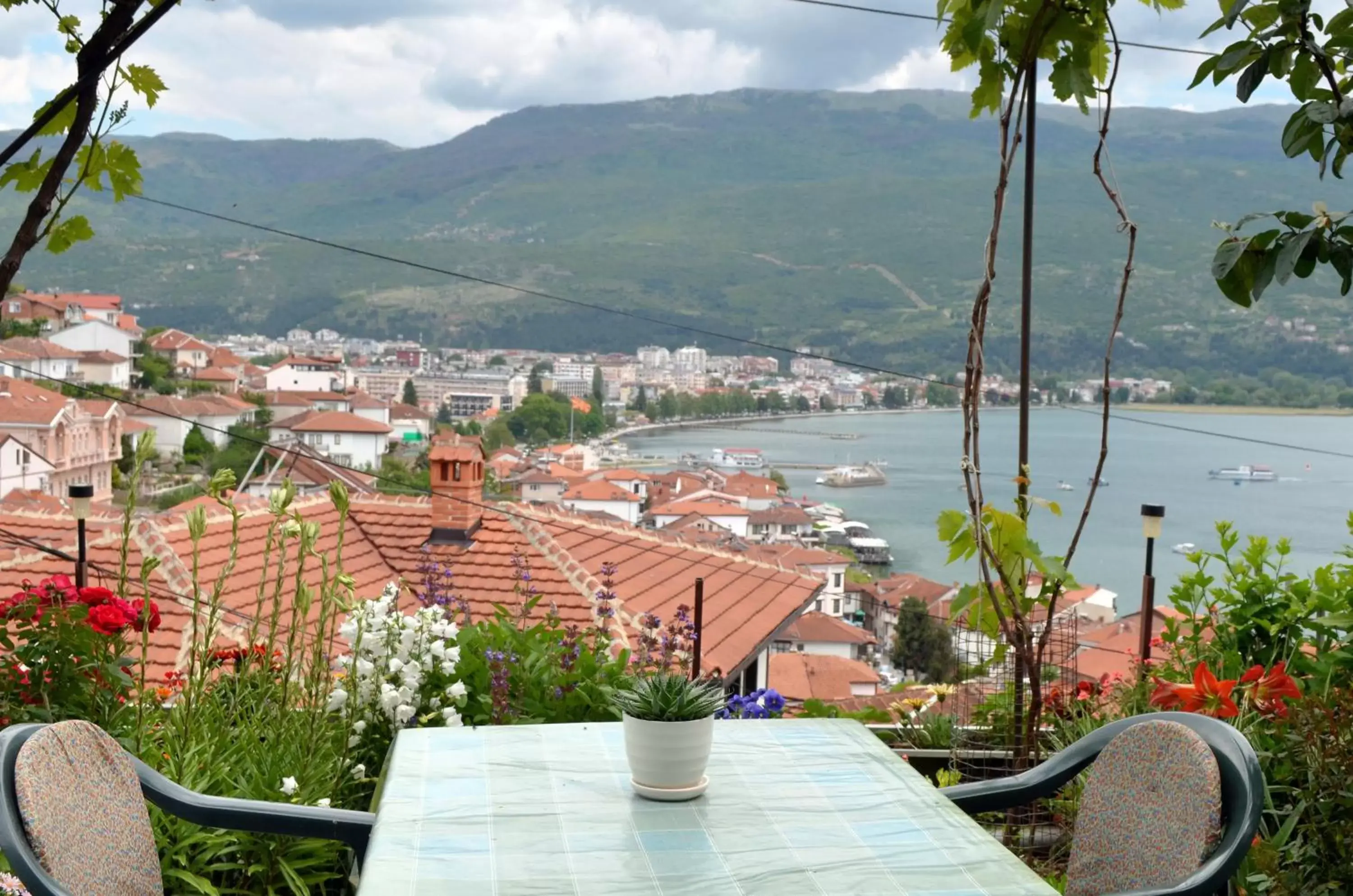 Double Room with Lake View in Apartments Villa Saray Double Room with Lake View in Apartments Villa Saray