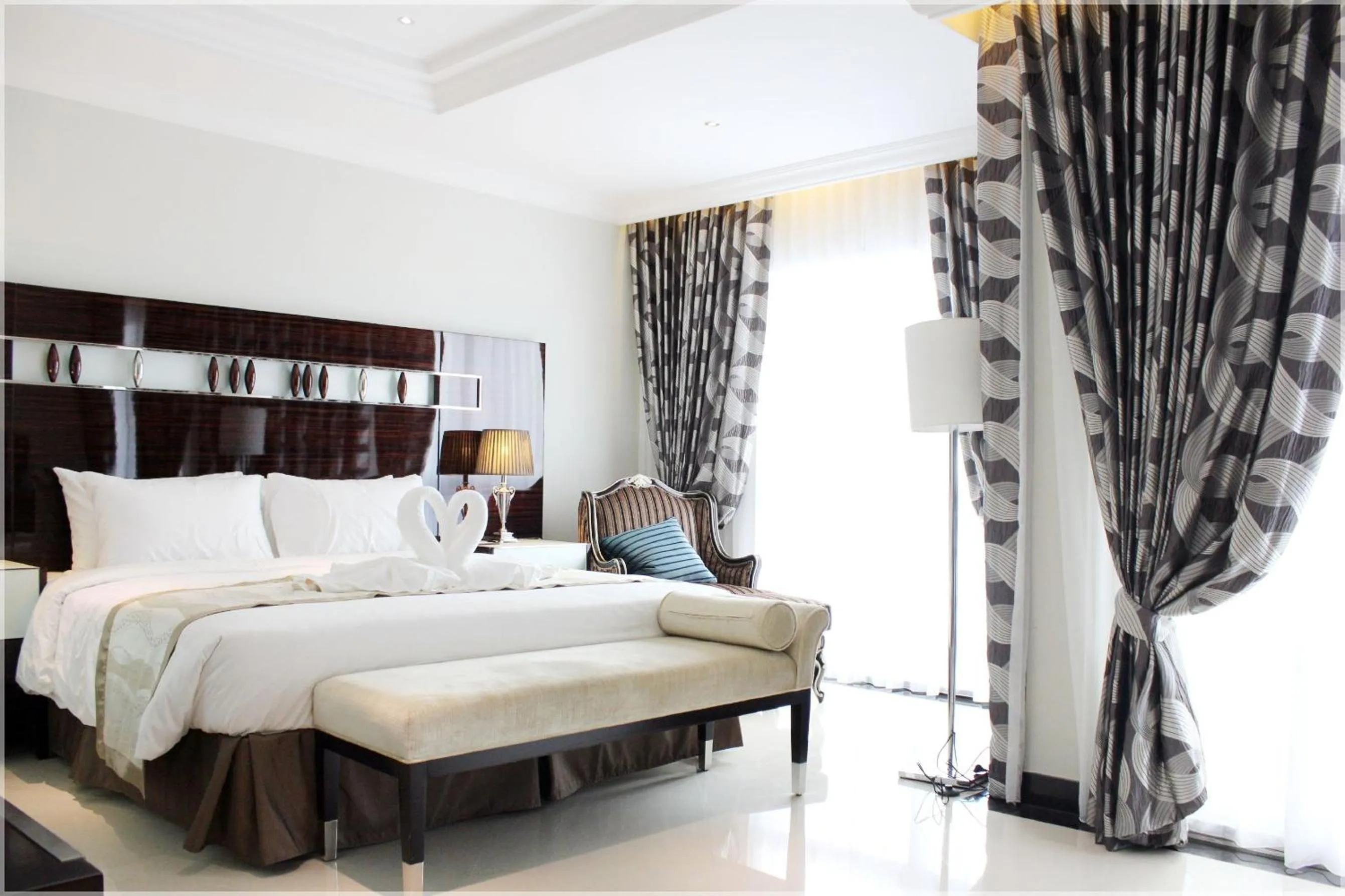 Bed in LK Royal Wing