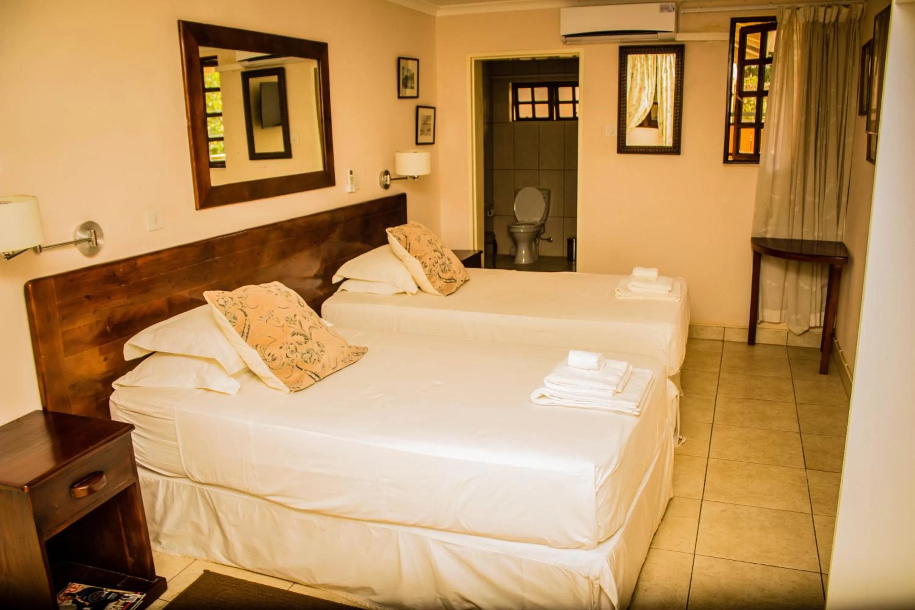 Bedroom, Bed in 12 FLEETWOOD