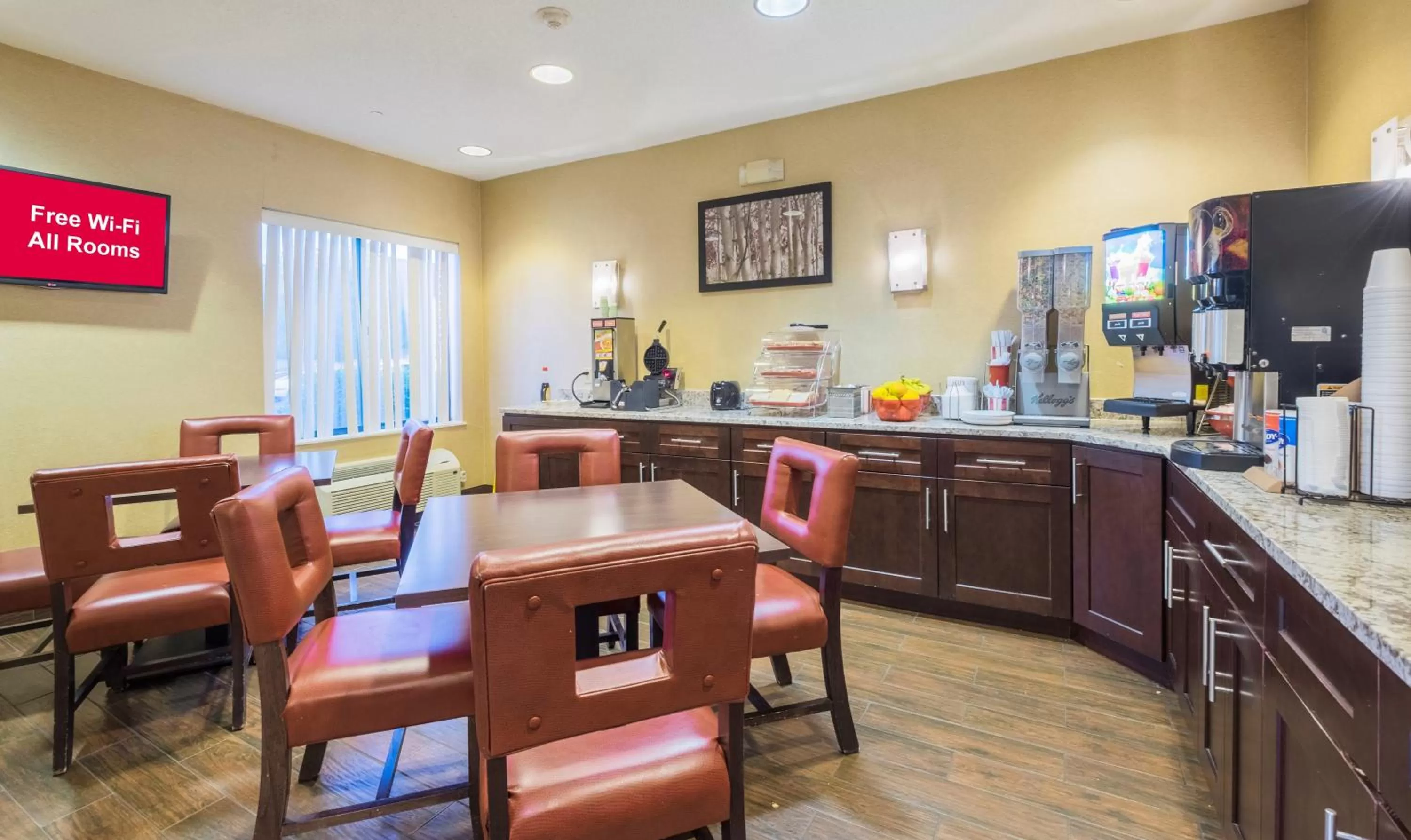 Breakfast in Red Roof Inn & Suites Dover Downtown