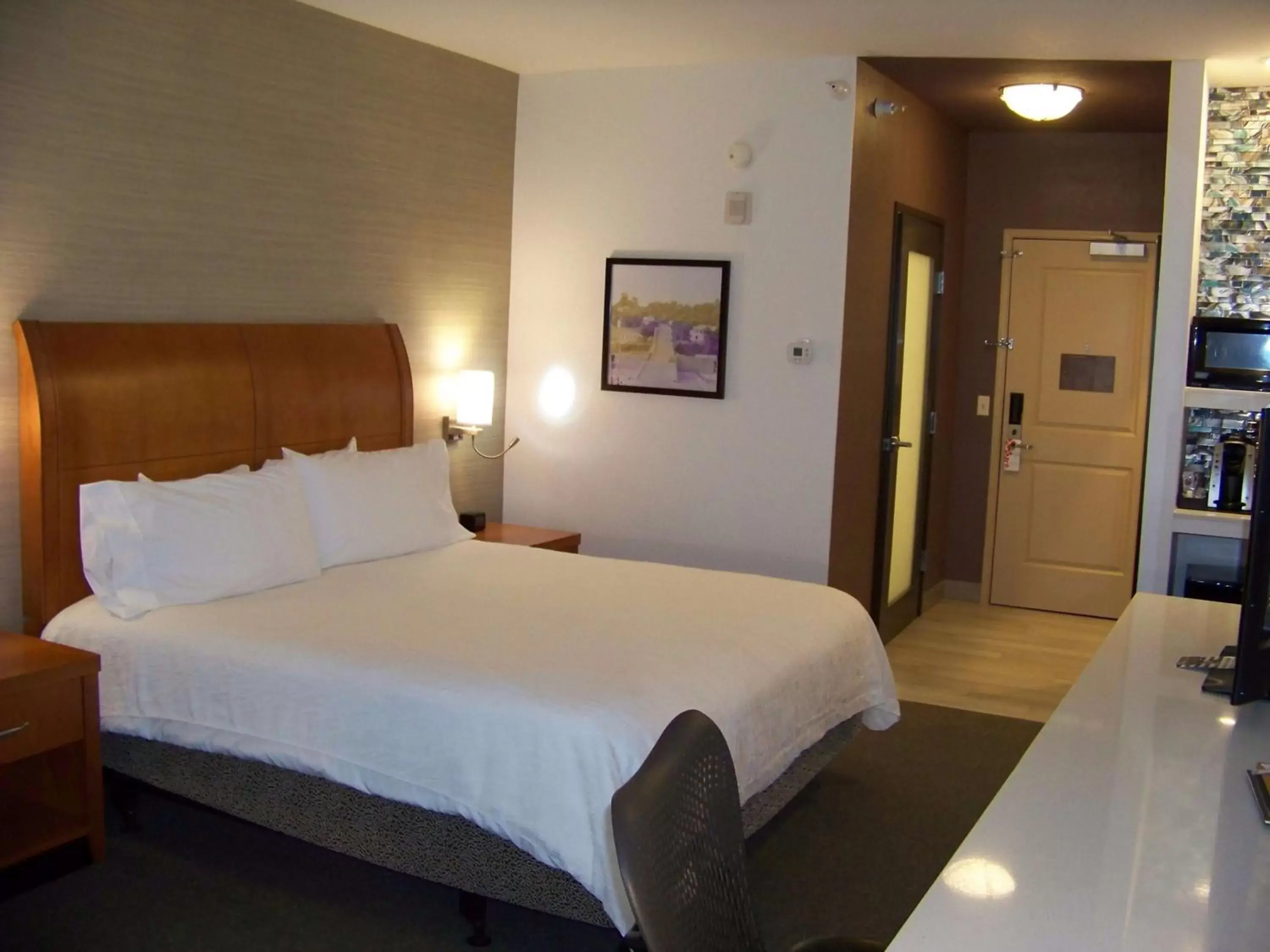 King Room - Hearing Access in Hilton Garden Inn West Des Moines King Room - Hearing Access in Hilton Garden Inn West Des Moines