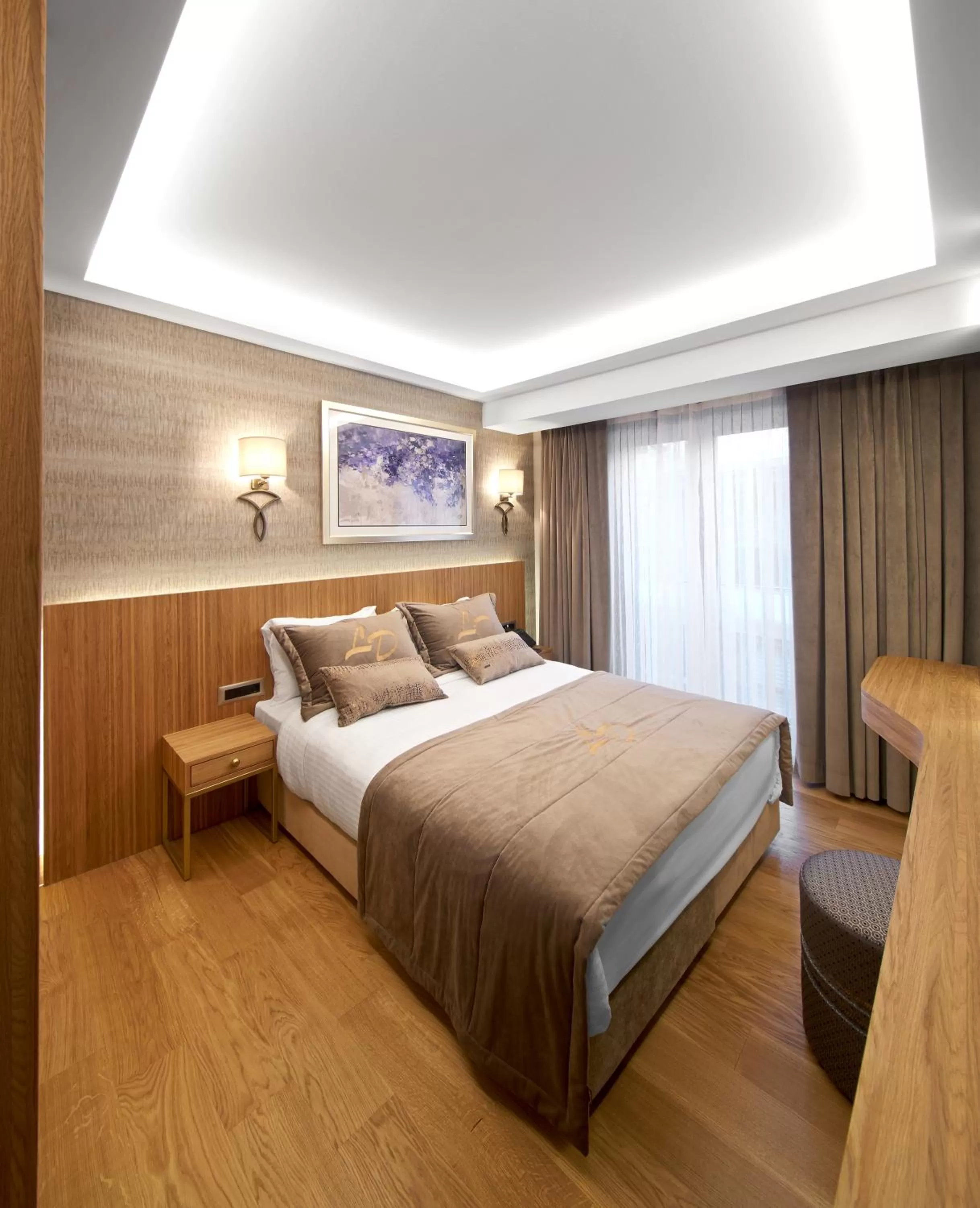 Photo of the whole room, Bed in Lady Diana Hotel