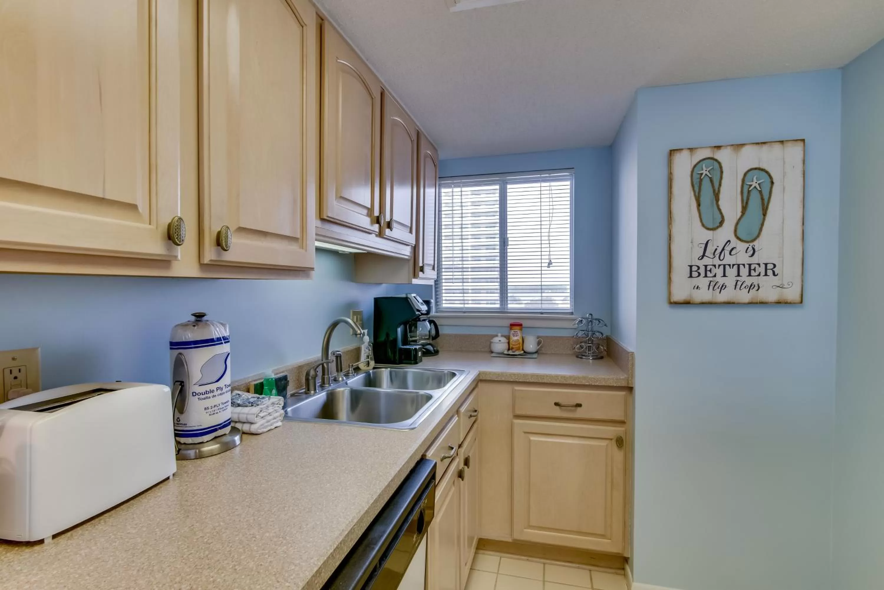 Kitchen/Kitchenette in Edgewater West #62