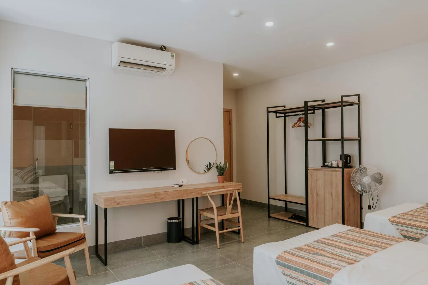 Photo of the whole room, TV/Entertainment Center in Le Cactus Hotel Ha Long