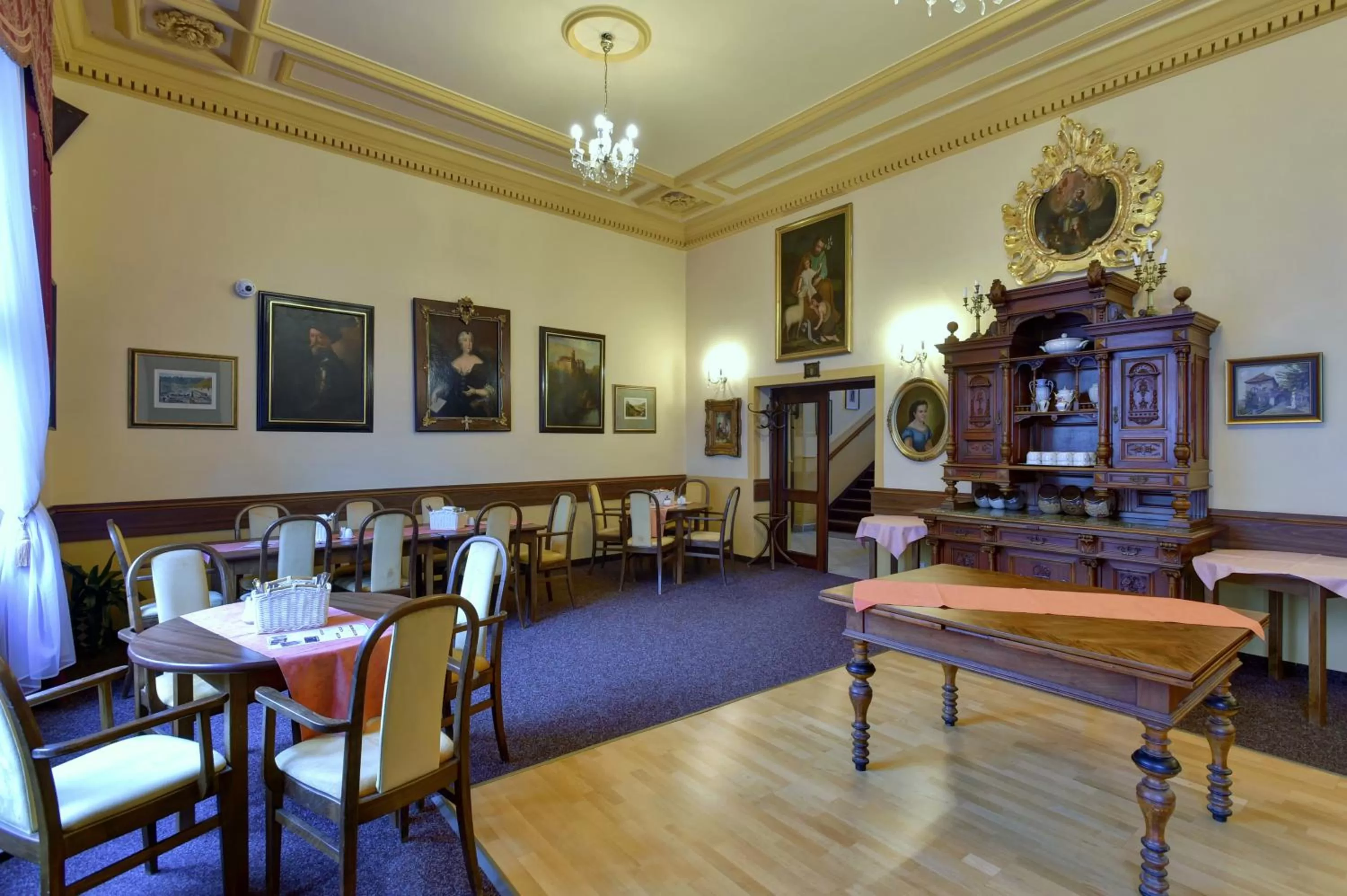 Breakfast, Restaurant/Places to Eat in Hotel U Bílého koně