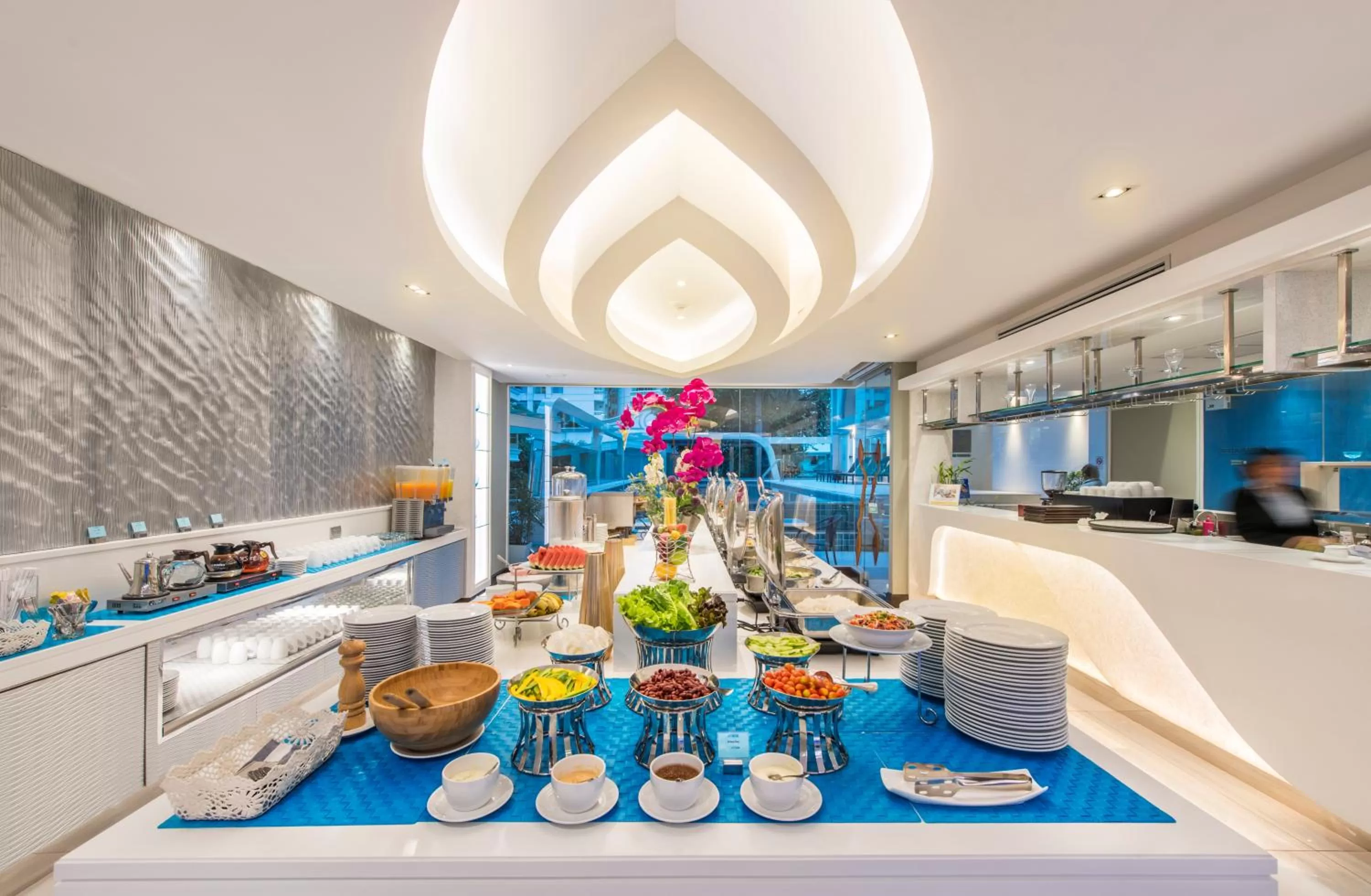 Restaurant/places to eat in Le Tada Parkview Hotel