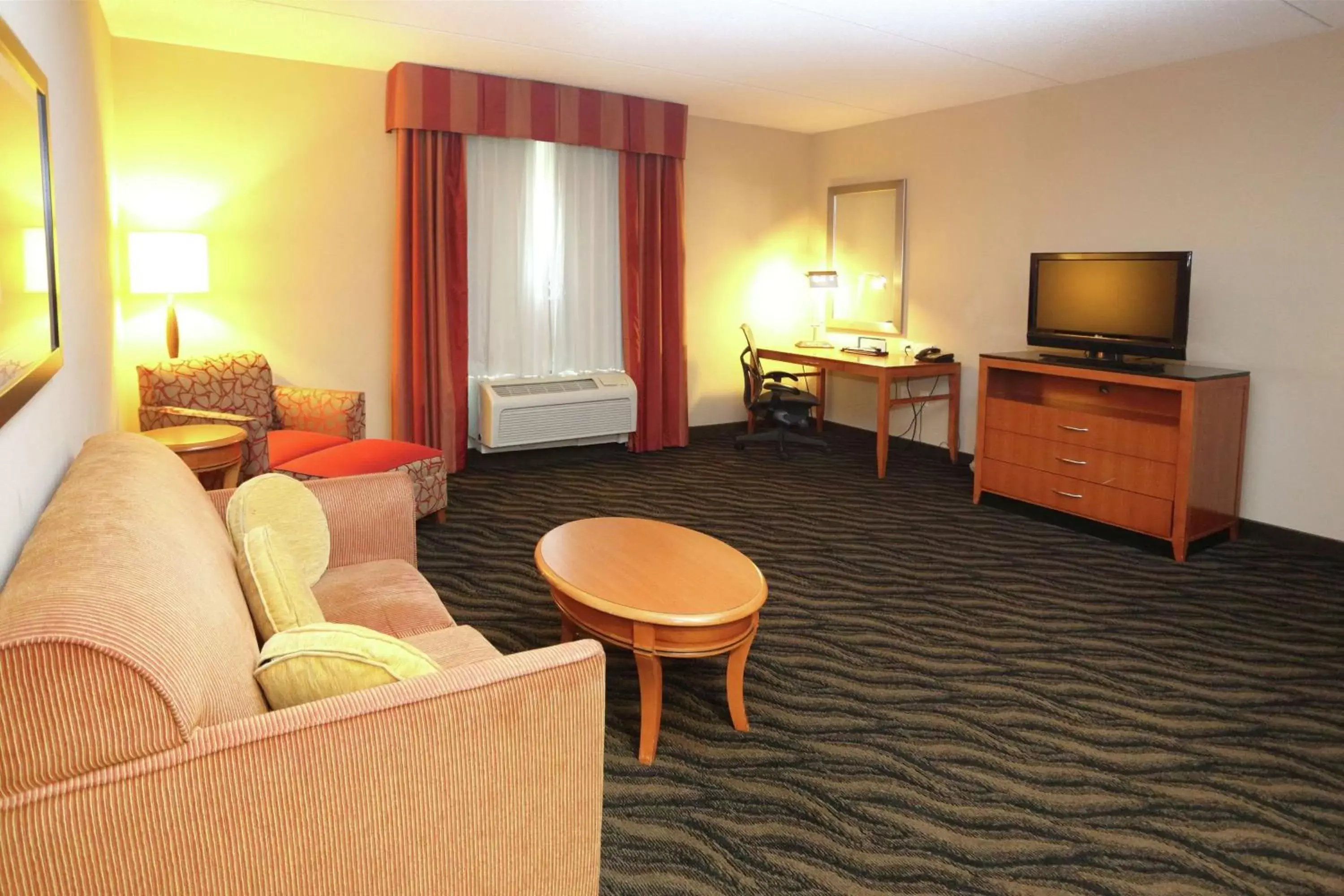 King Deluxe Suite in Hilton Garden Inn Chesapeake/Suffolk King Deluxe Suite in Hilton Garden Inn Chesapeake/Suffolk