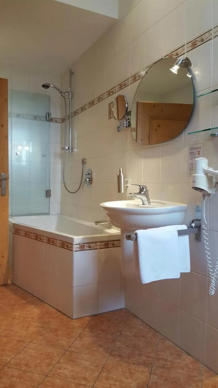 Bathroom in Landhotel Grüner Baum