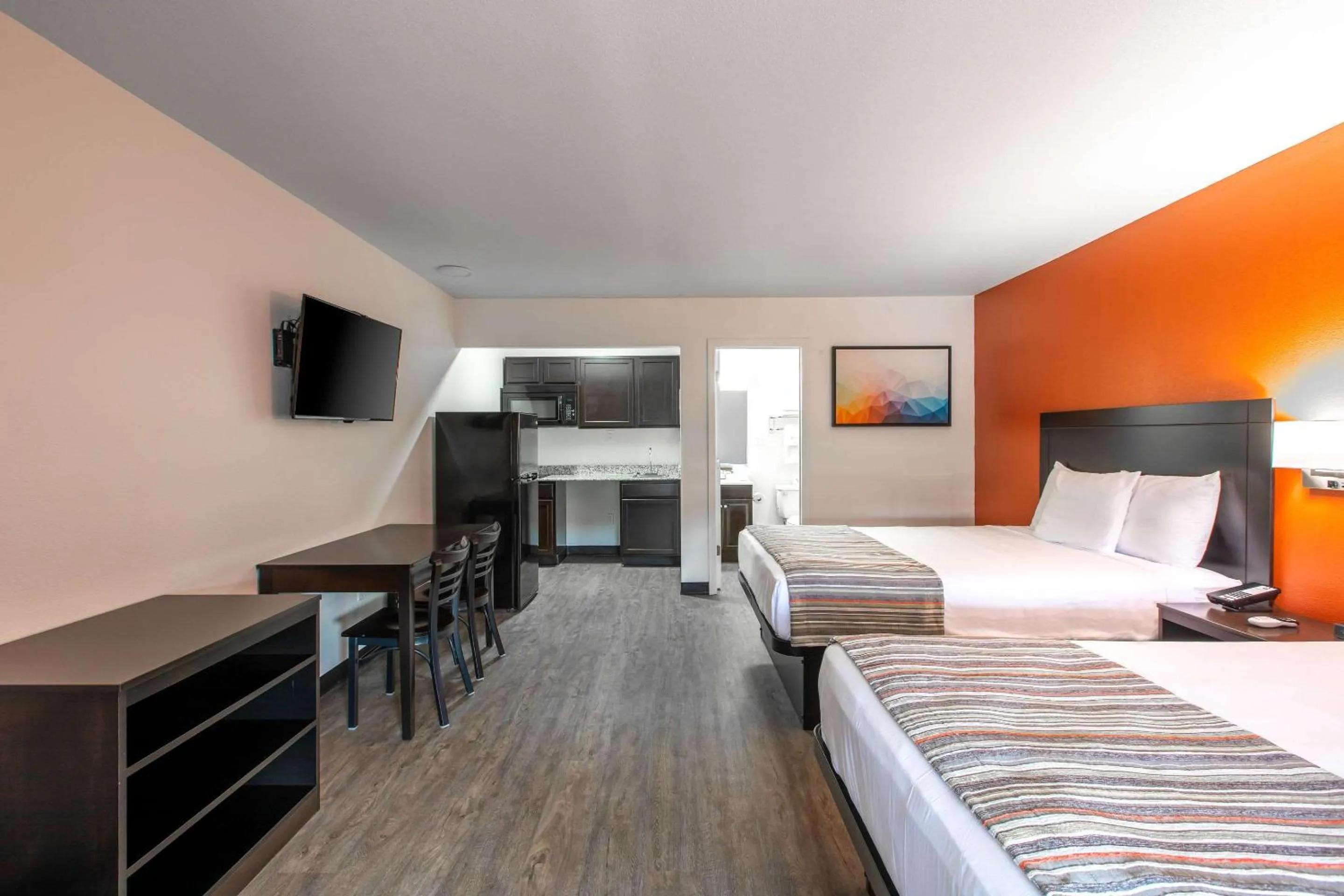 Bedroom, Bed in Suburban Studios Spartanburg - I-26