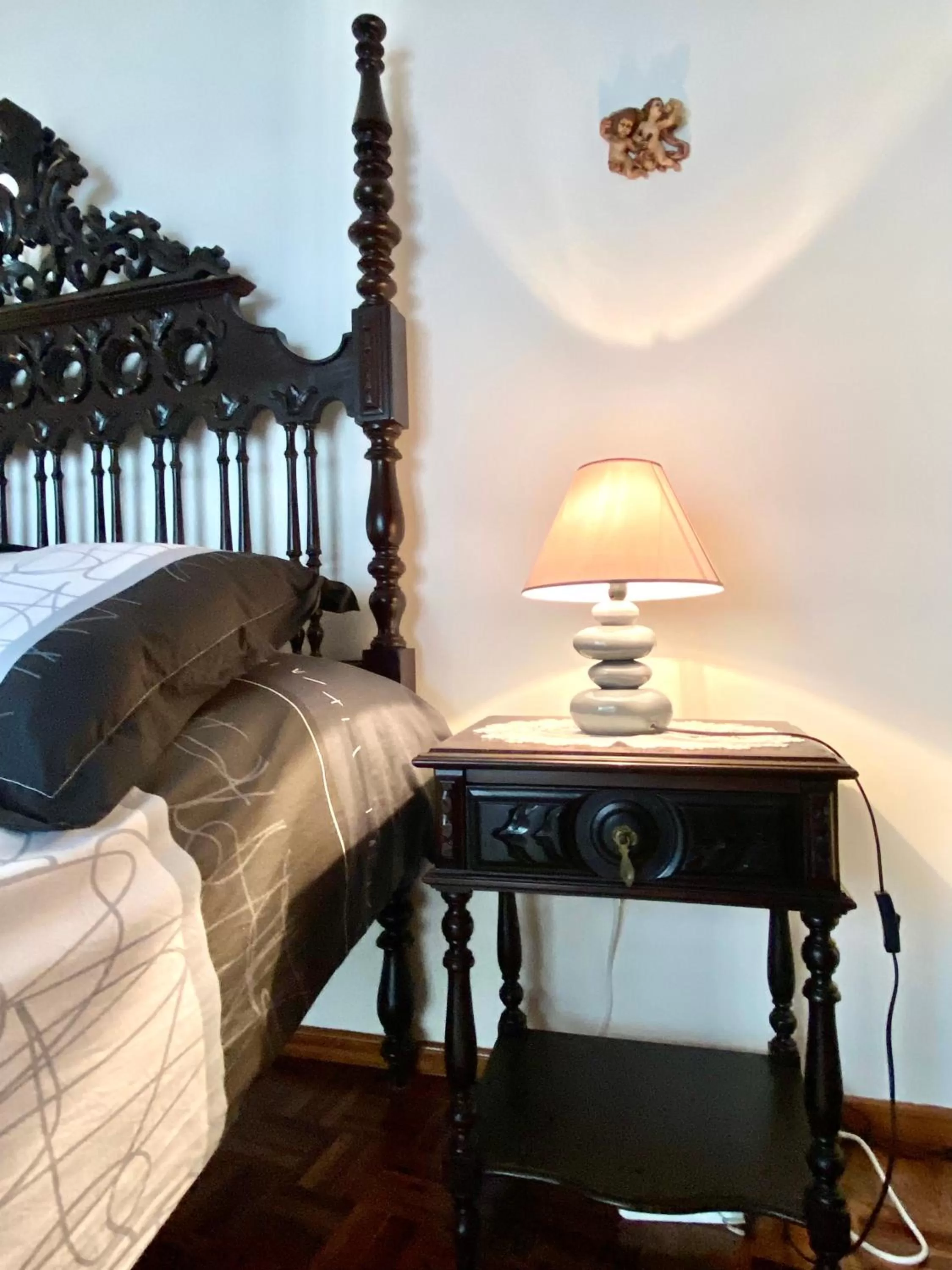 Bed, Seating Area in Spray B&B Sitio in Nazare Mini bar, European style