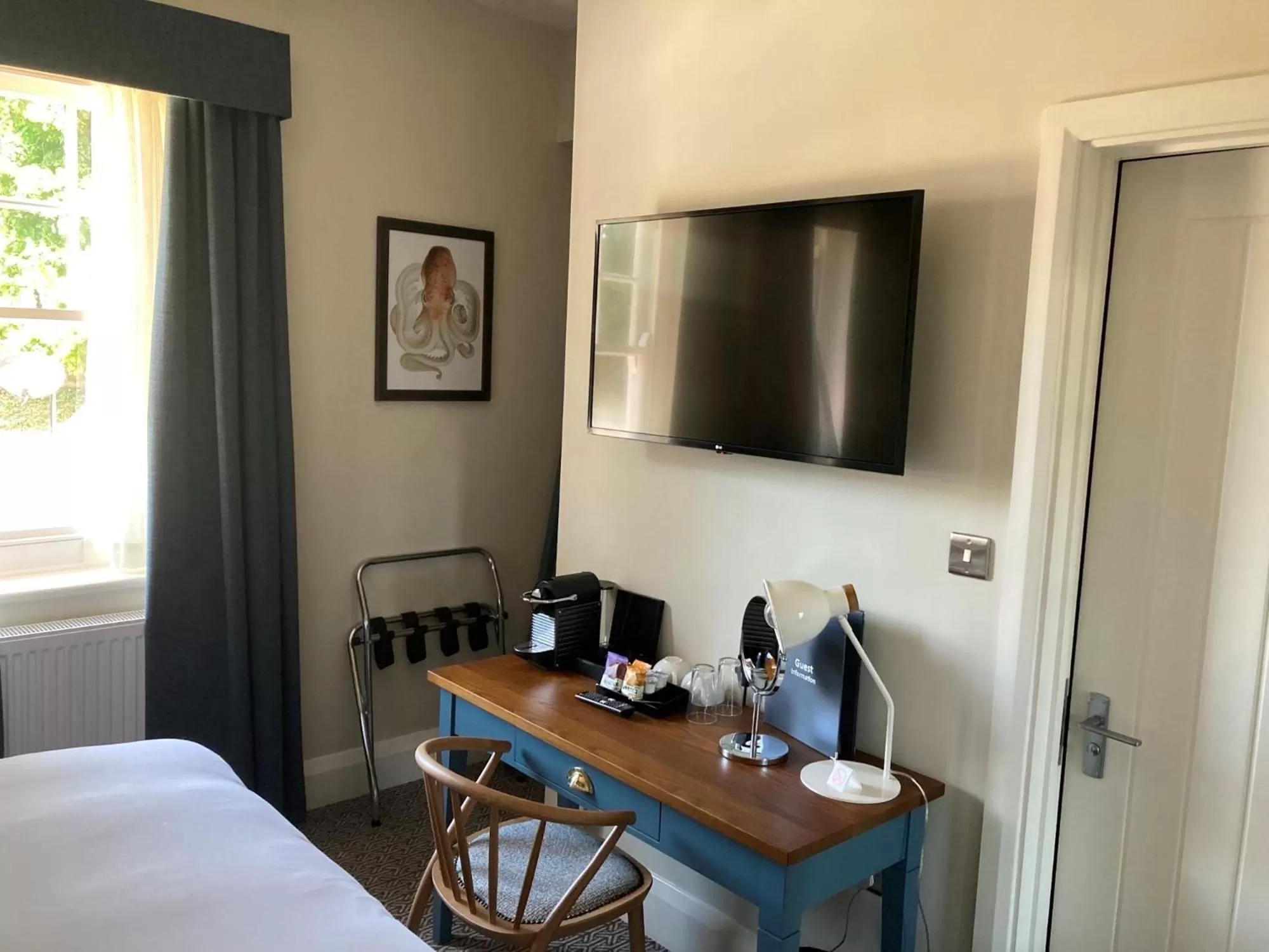 TV and multimedia, Bed in Downs Hotel