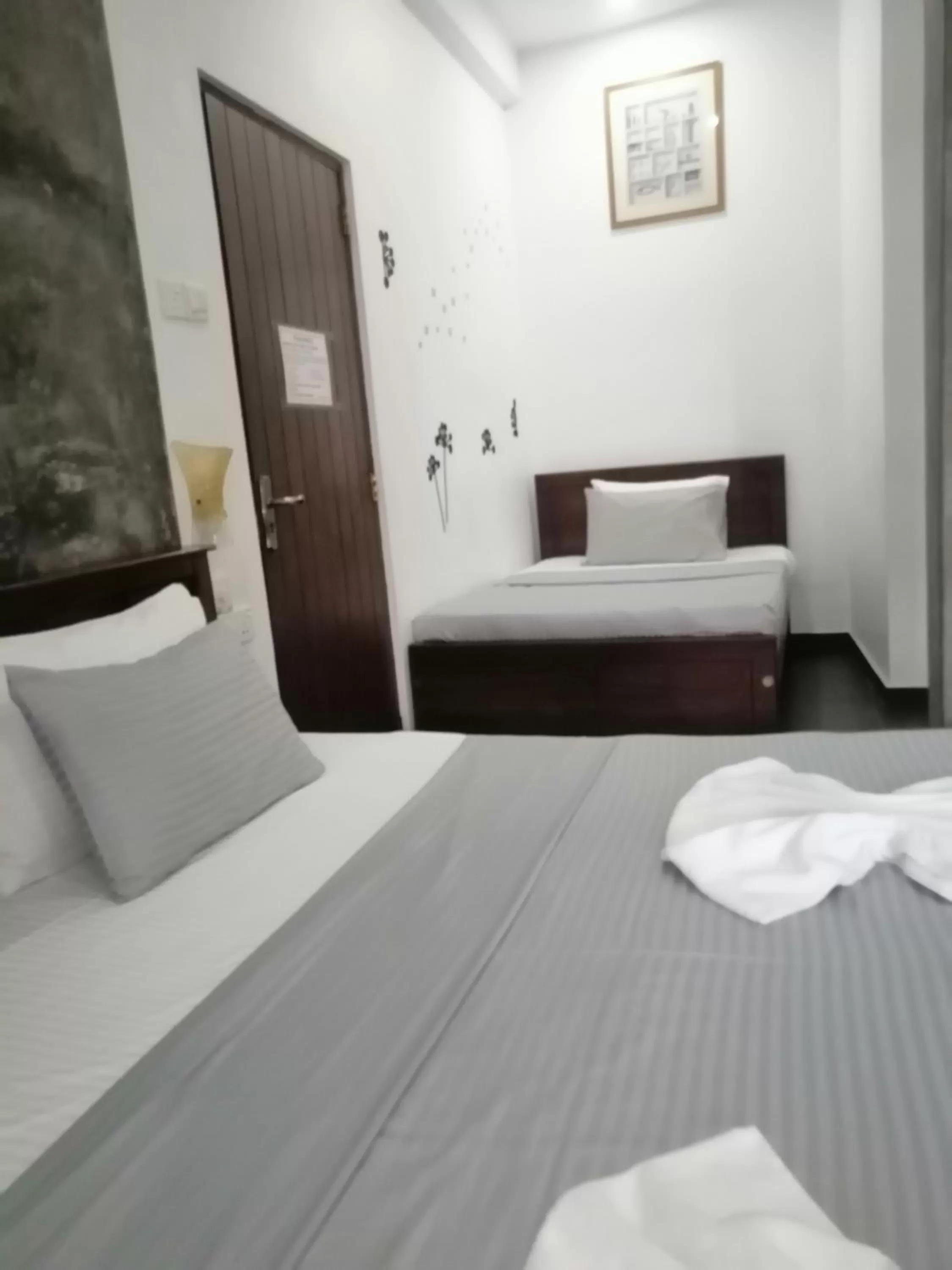 Bed in Le Petit Hotel & Restaurant