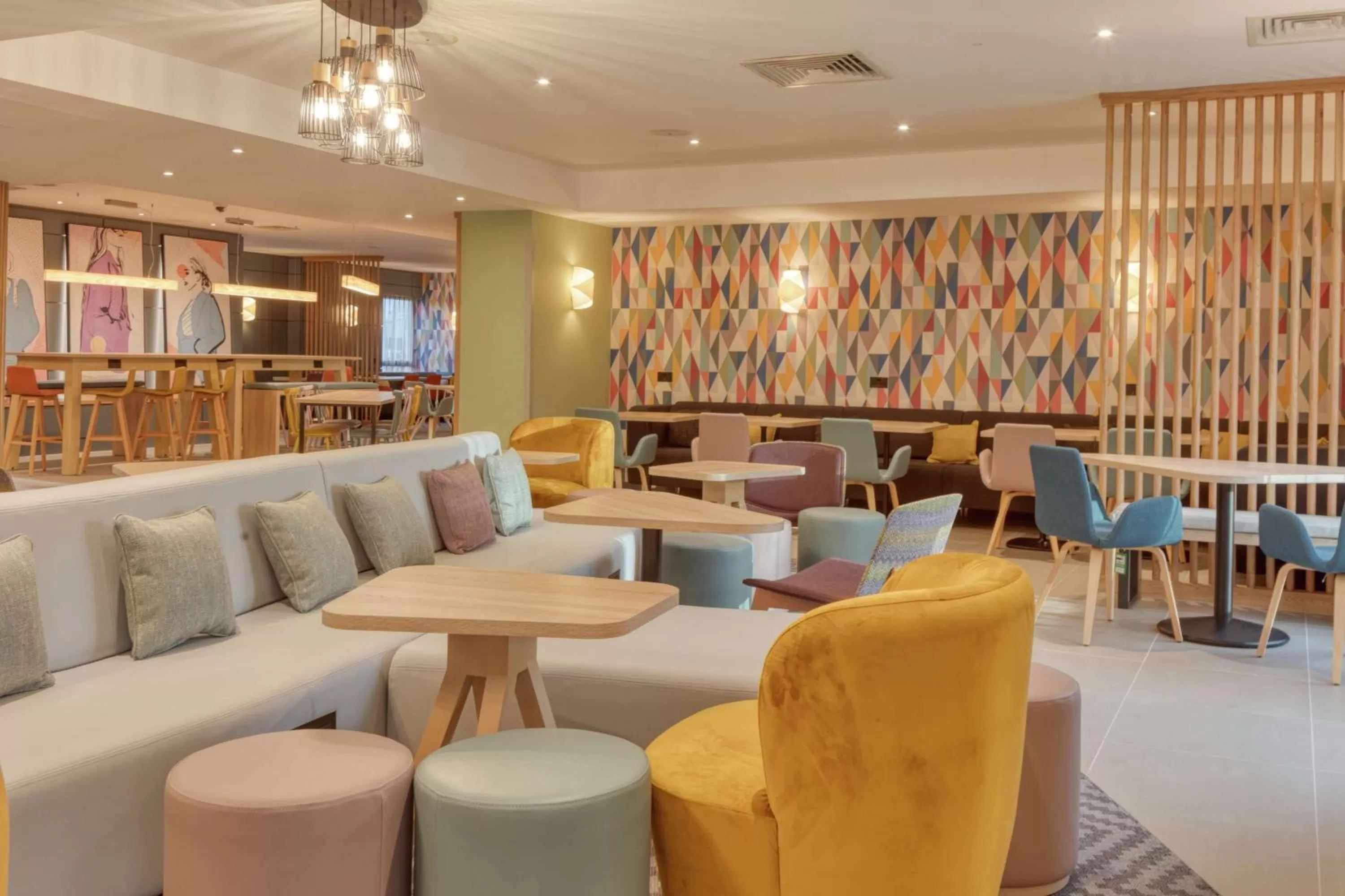 Lobby or reception in Hampton by Hilton Corby