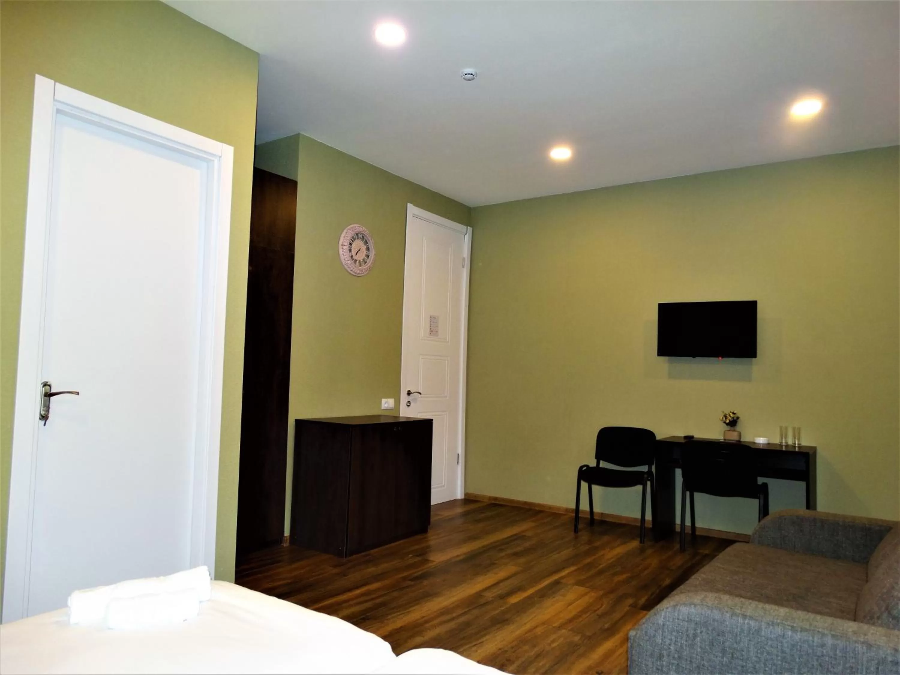 Photo of the whole room, Bed in Hotel Boutique IVERIA