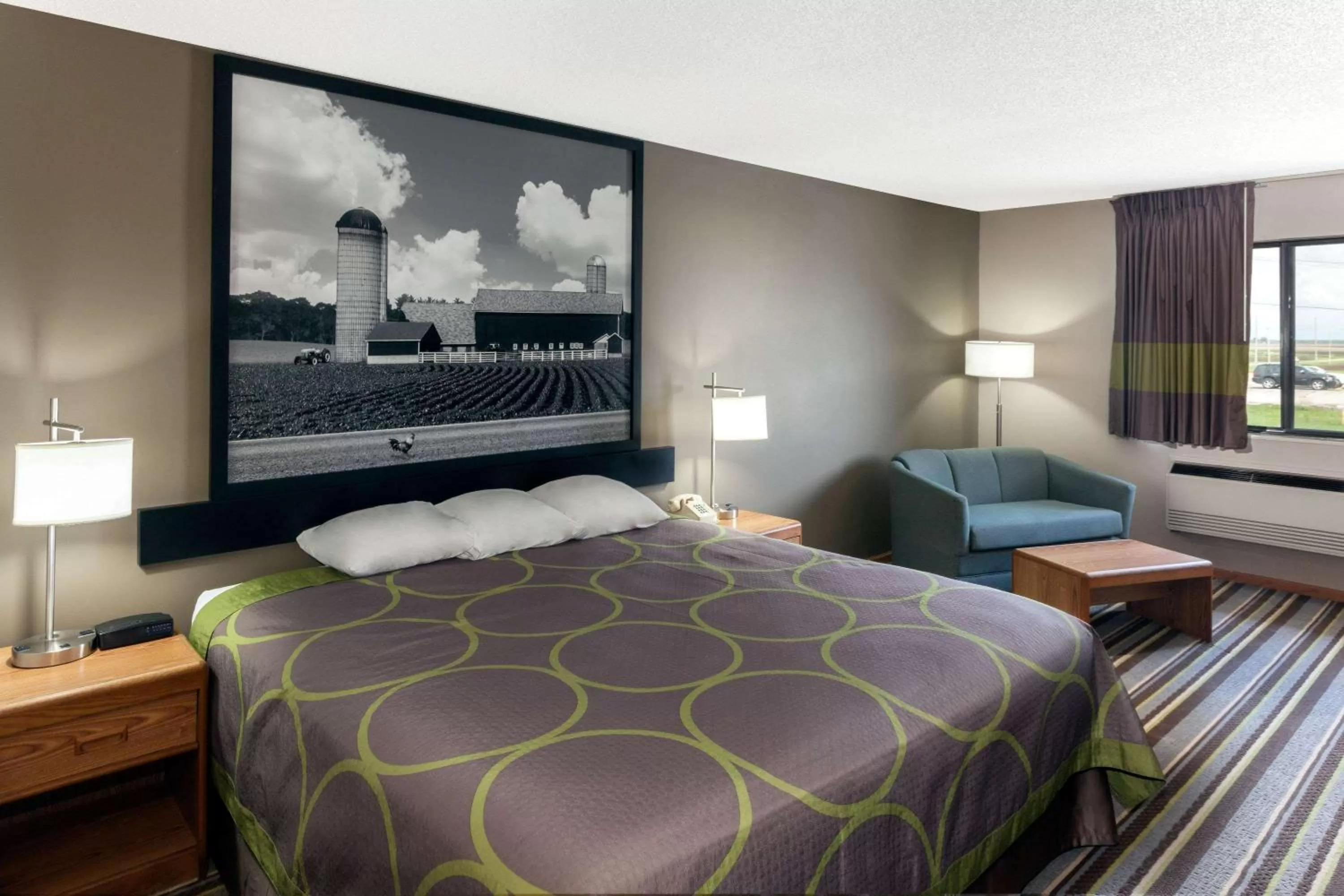 Photo of the whole room, Bed in Super 8 by Wyndham Gilman