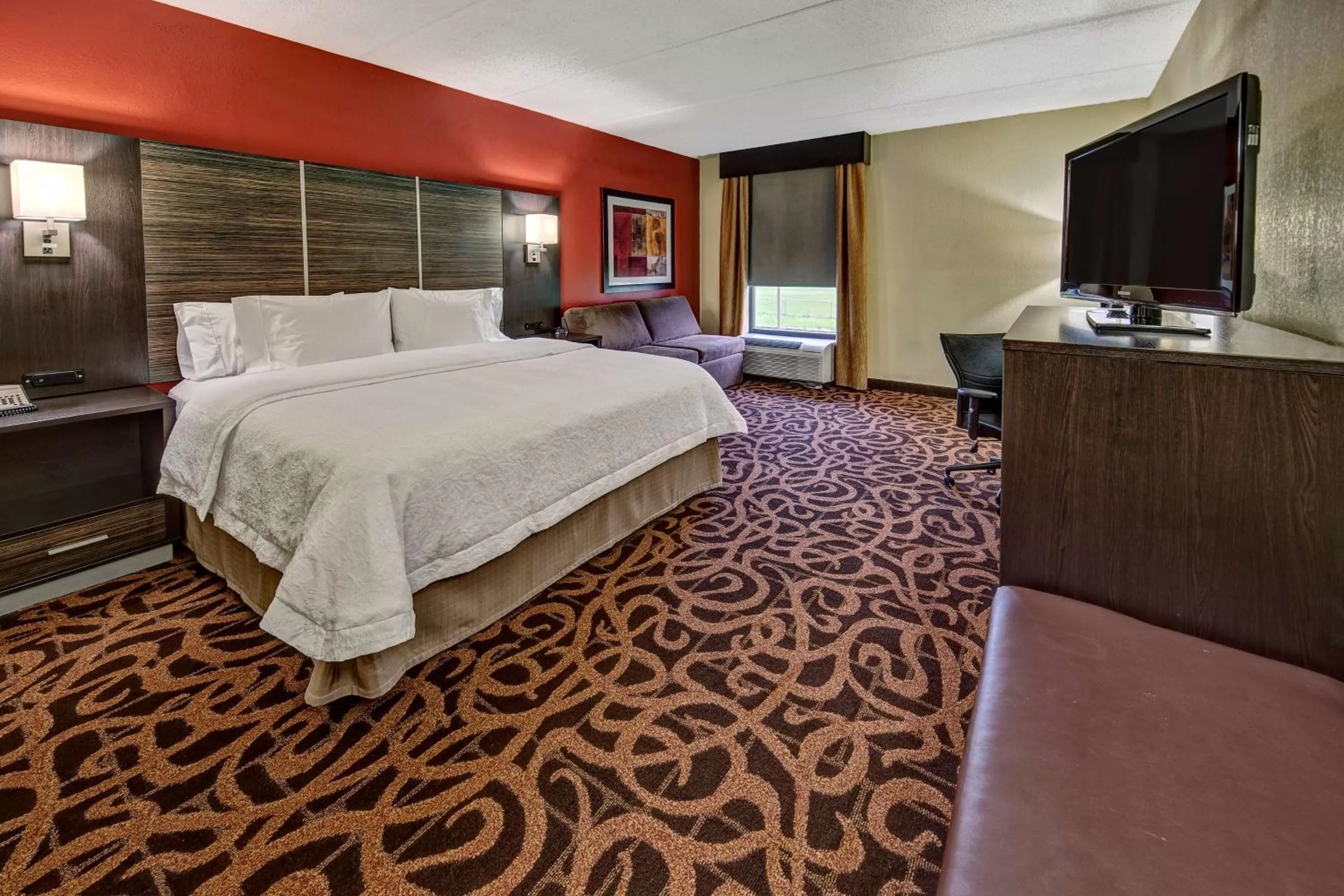 Bedroom, Bed in Hampton Inn Houston Baytown