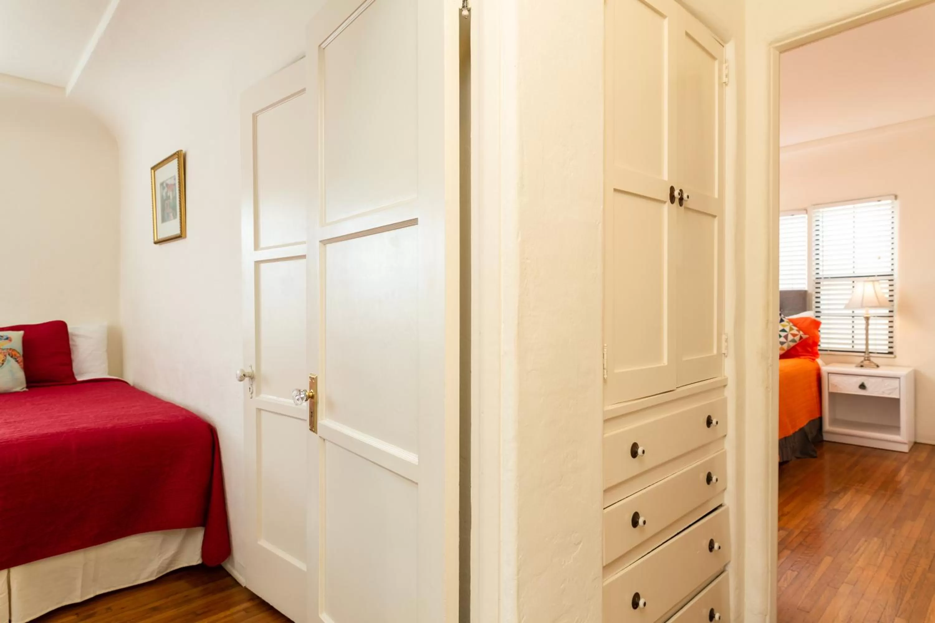 Photo of the whole room, Bed in The Sea View Inn At The Beach