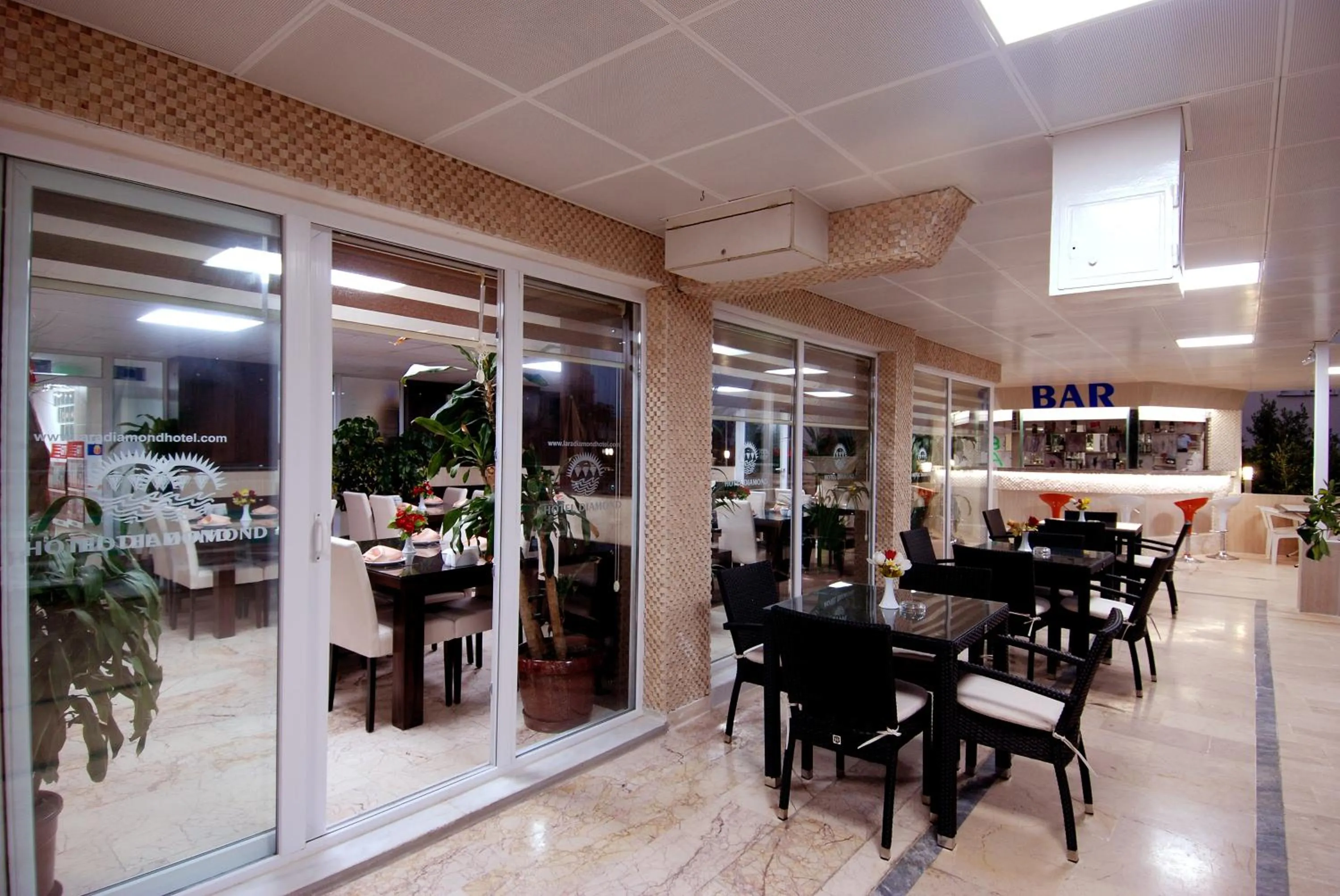 Restaurant/places to eat in Lara Diamond Hotel