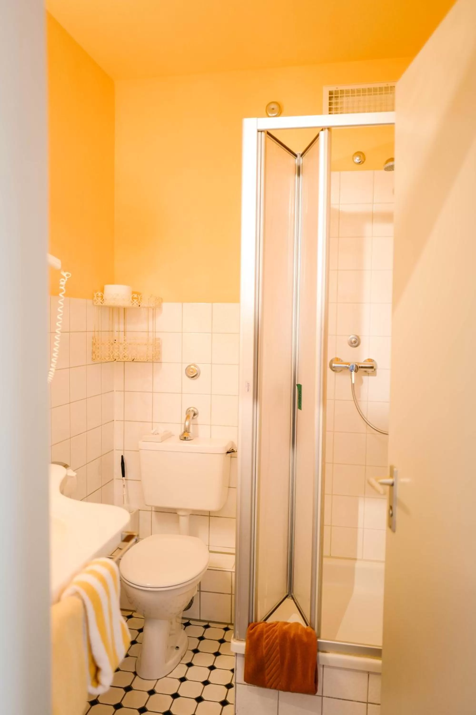 Shower in Hotel Restaurant Sennerbad