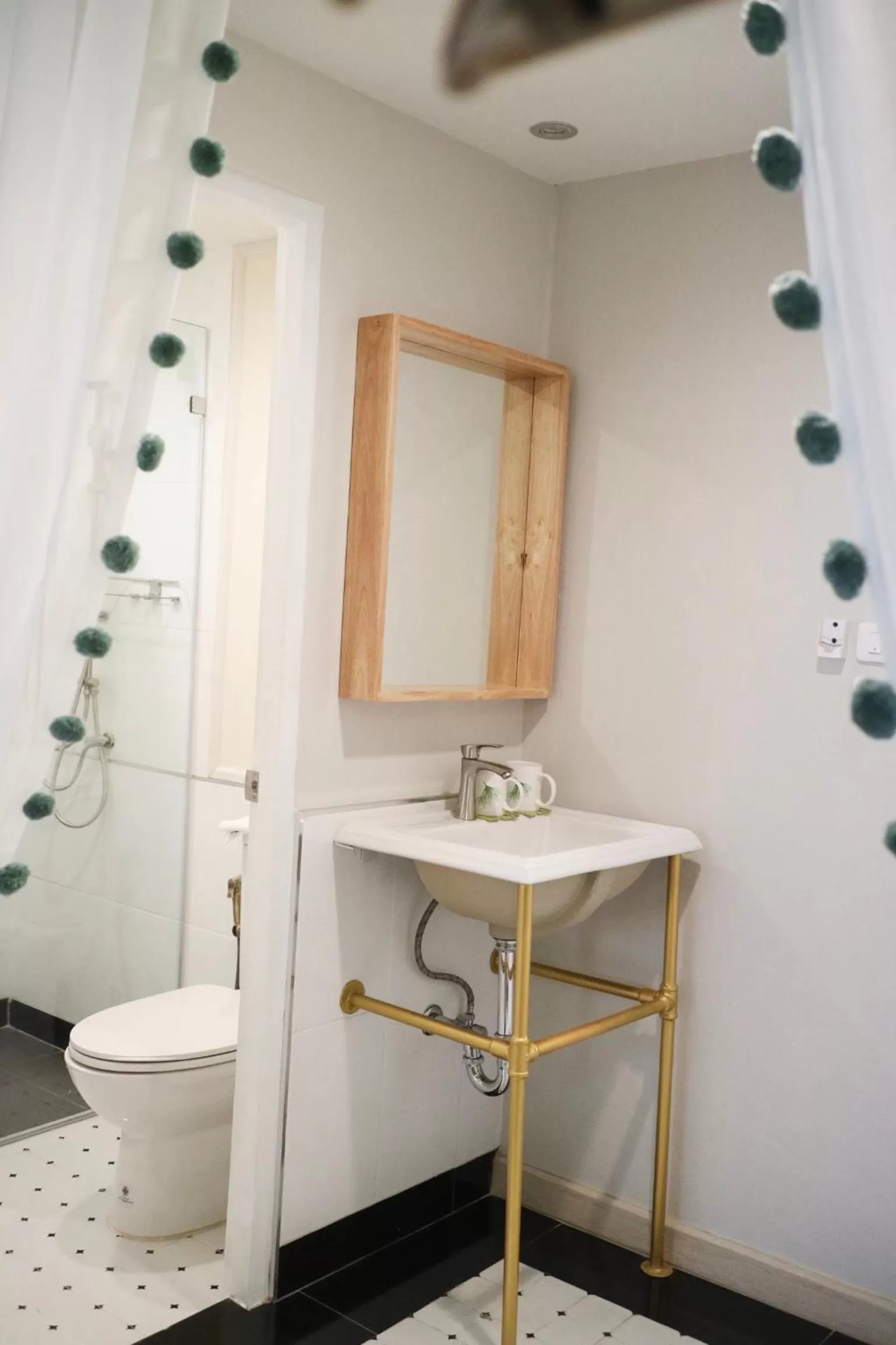 Bathroom in J's Cafe and Poshtel