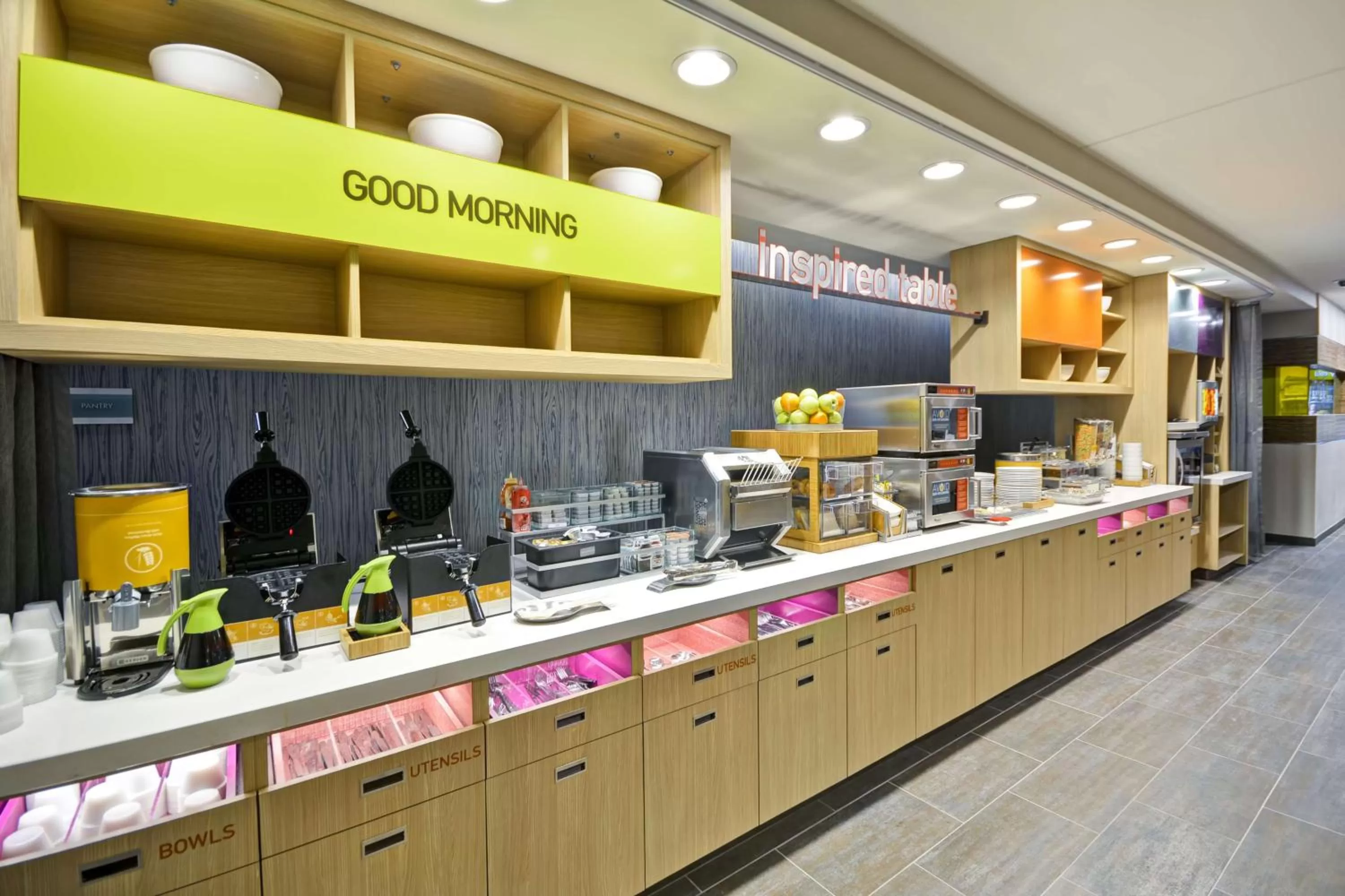 Dining area in Home2 Suites by Hilton Kansas City KU Medical Center