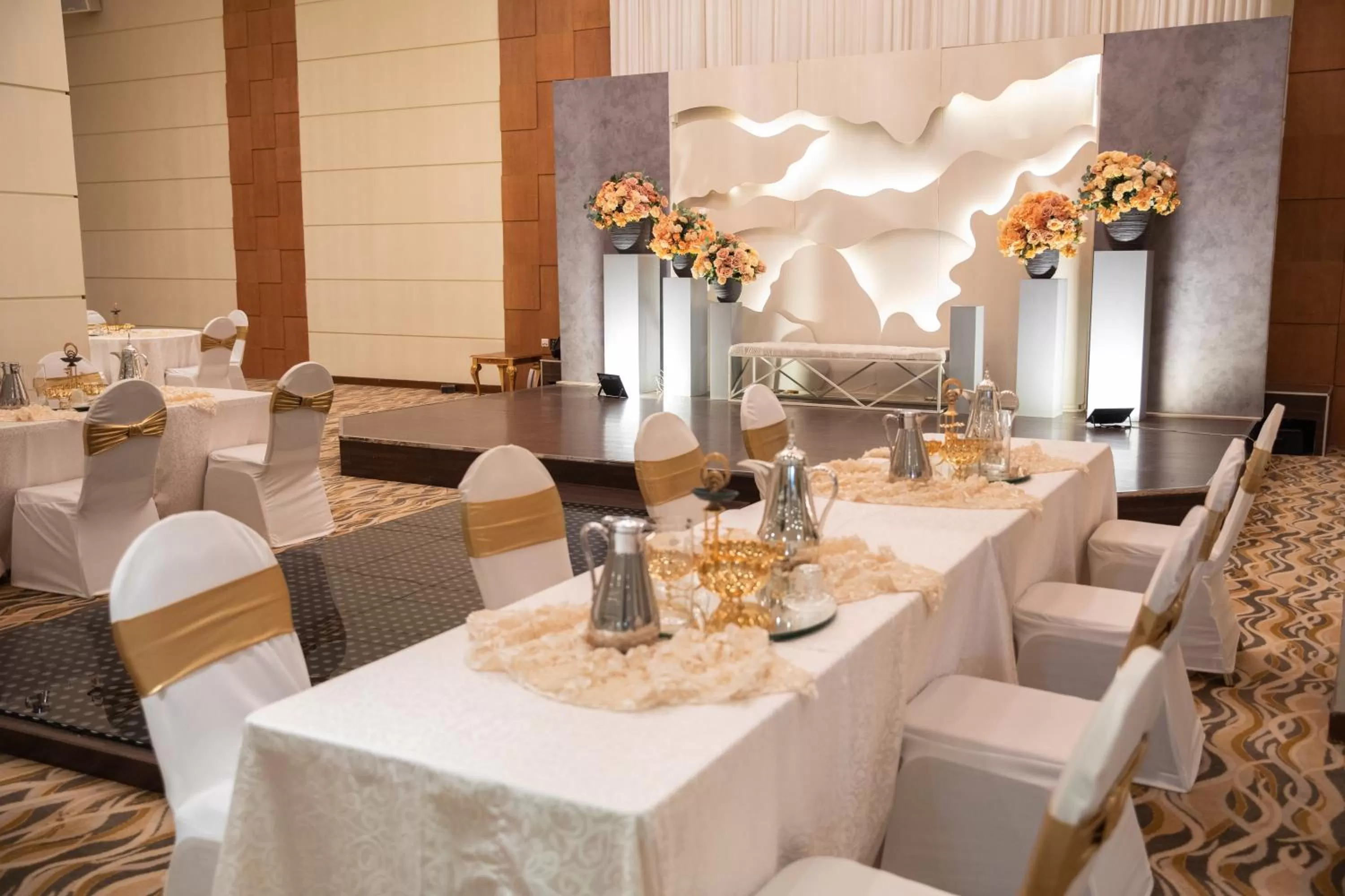 Seating area, Restaurant/Places to Eat in Hyatt Jeddah Continental Hotel