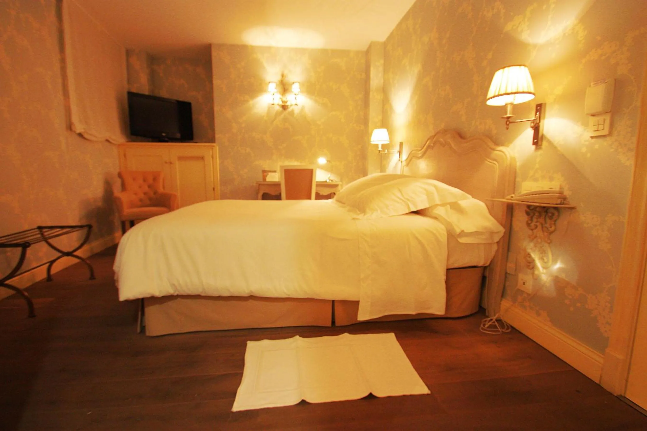 Photo of the whole room, Bed in Las Doñas del Portazgo