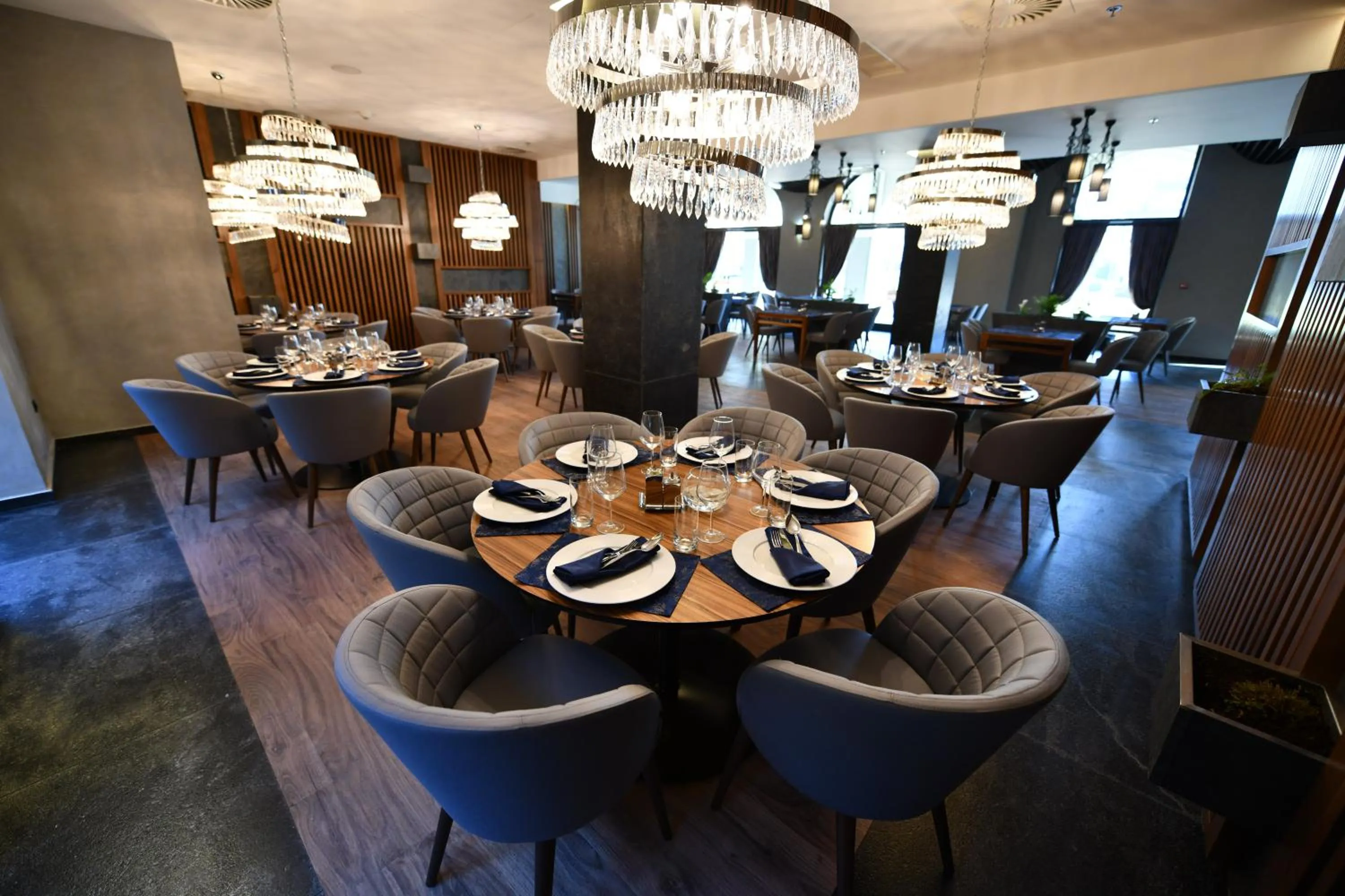 Restaurant/places to eat in Hotel Austria & Bosna