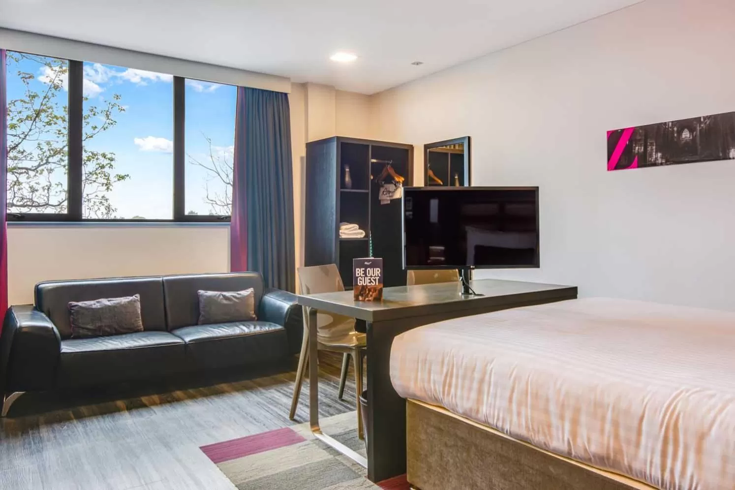 Bedroom, Bed in Roomzzz Chester City