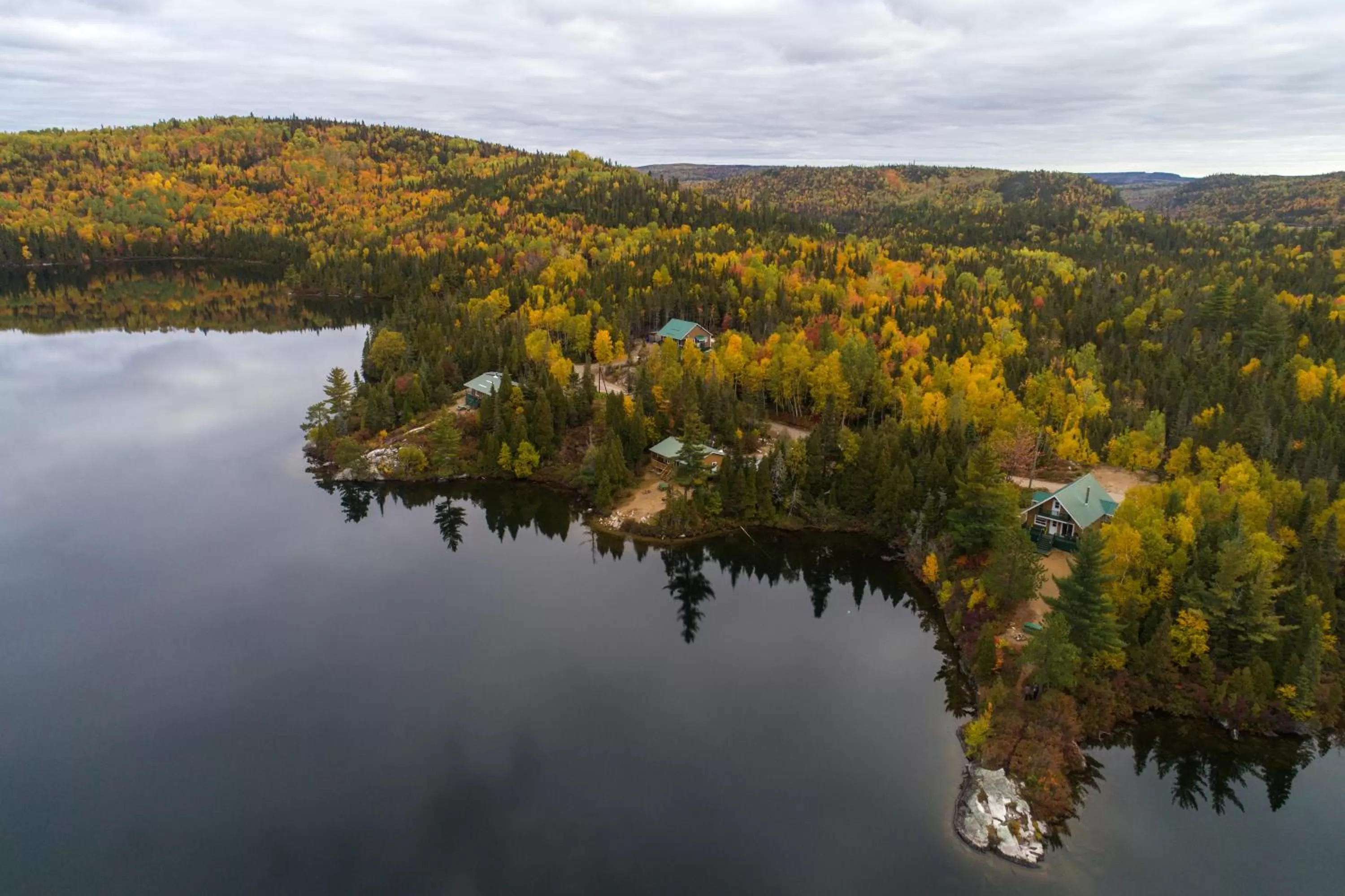 Lake view in Auberge La Tanière