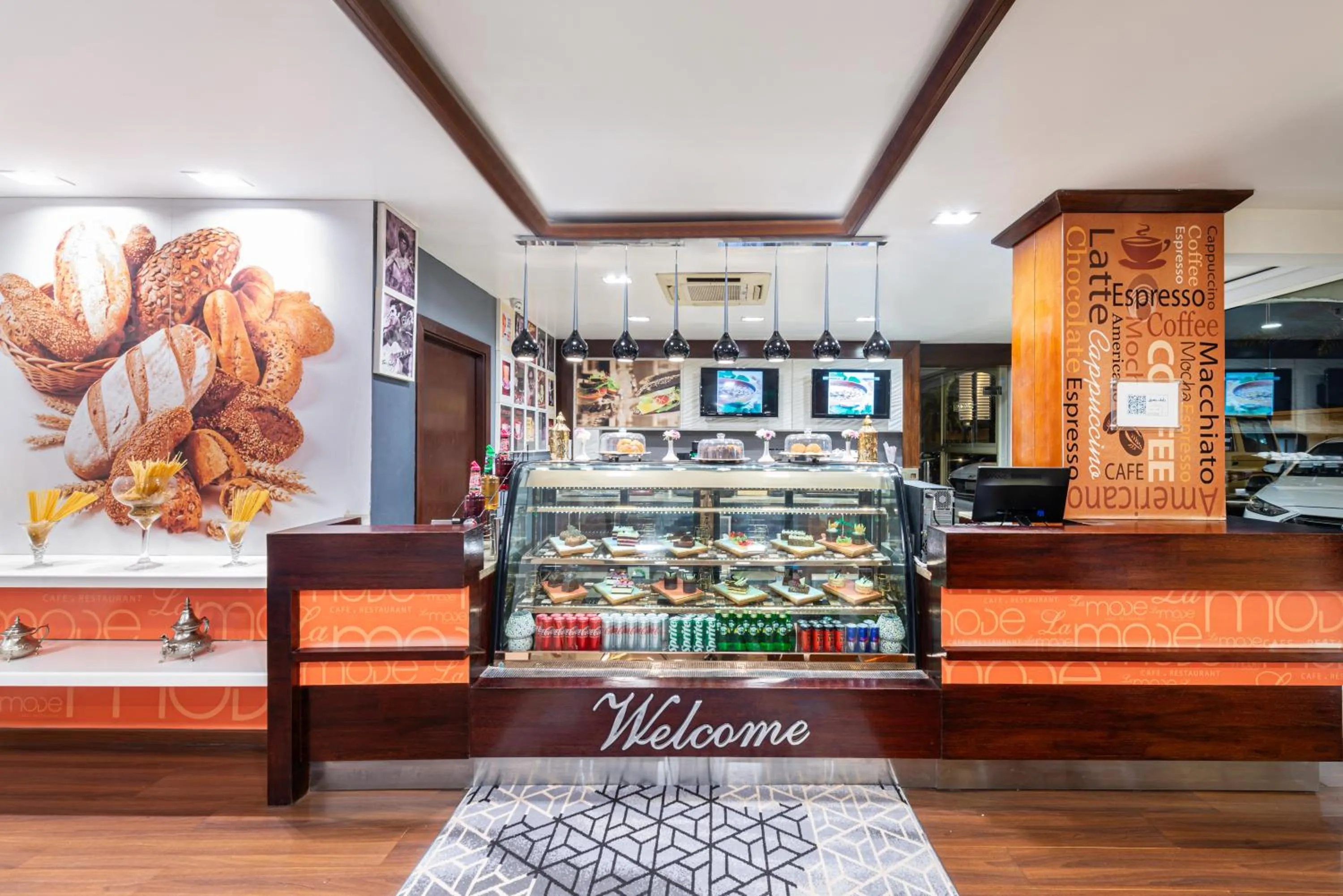 Food and drinks in Mena Hotel Nasiriah Riyadh