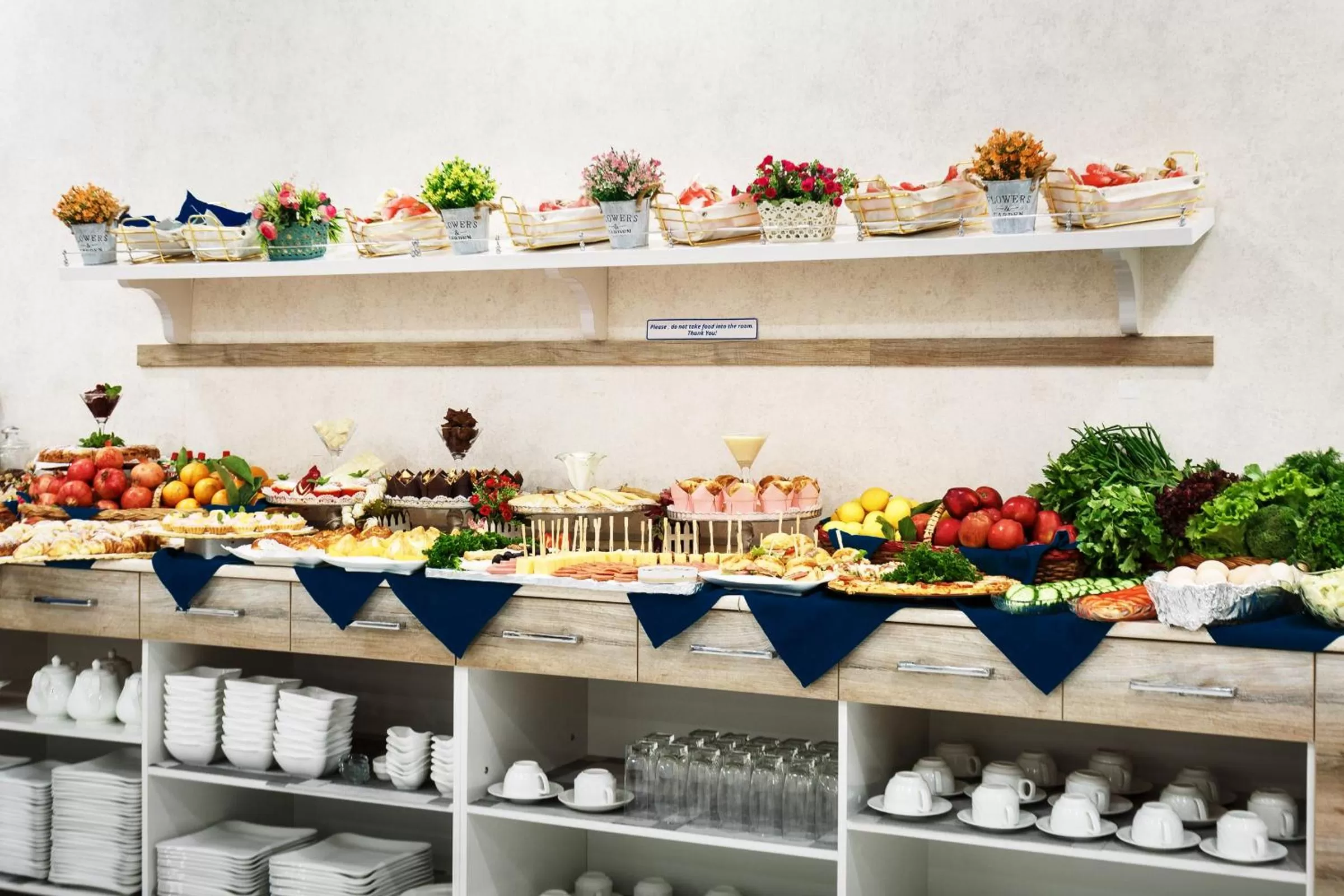 Buffet breakfast in Manifa Hotel