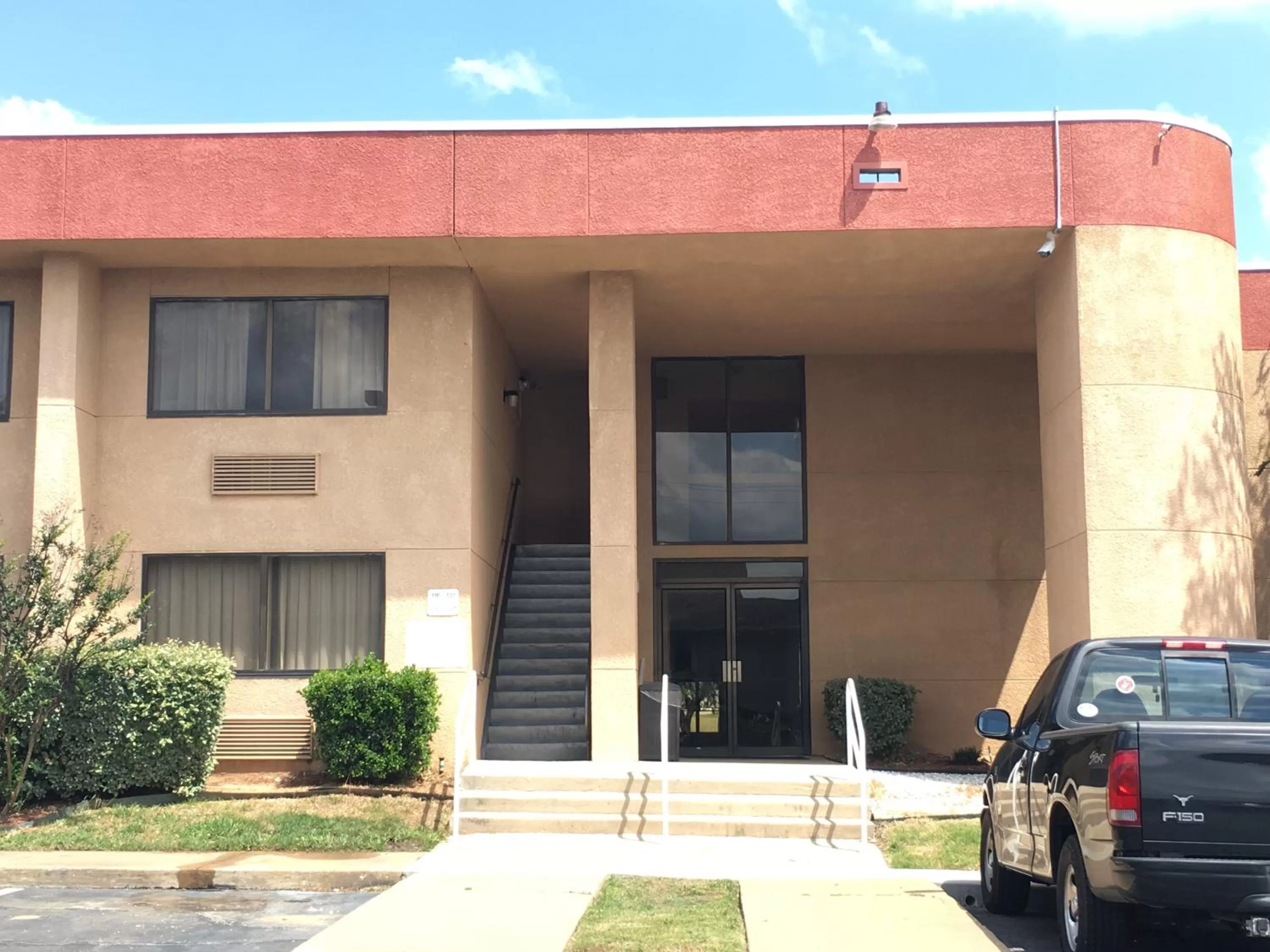 Balcony/Terrace in Days Inn by Wyndham Sherman
