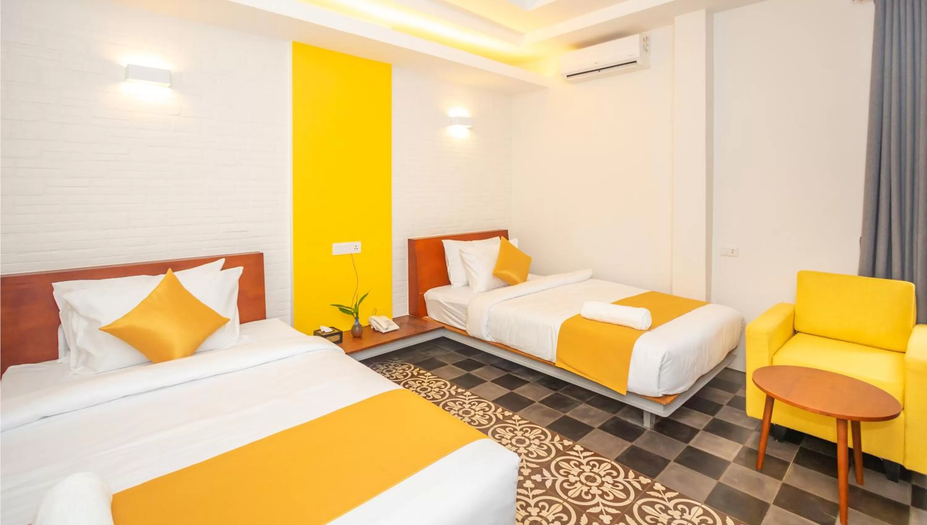 Photo of the whole room, Bed in Baahu Villa