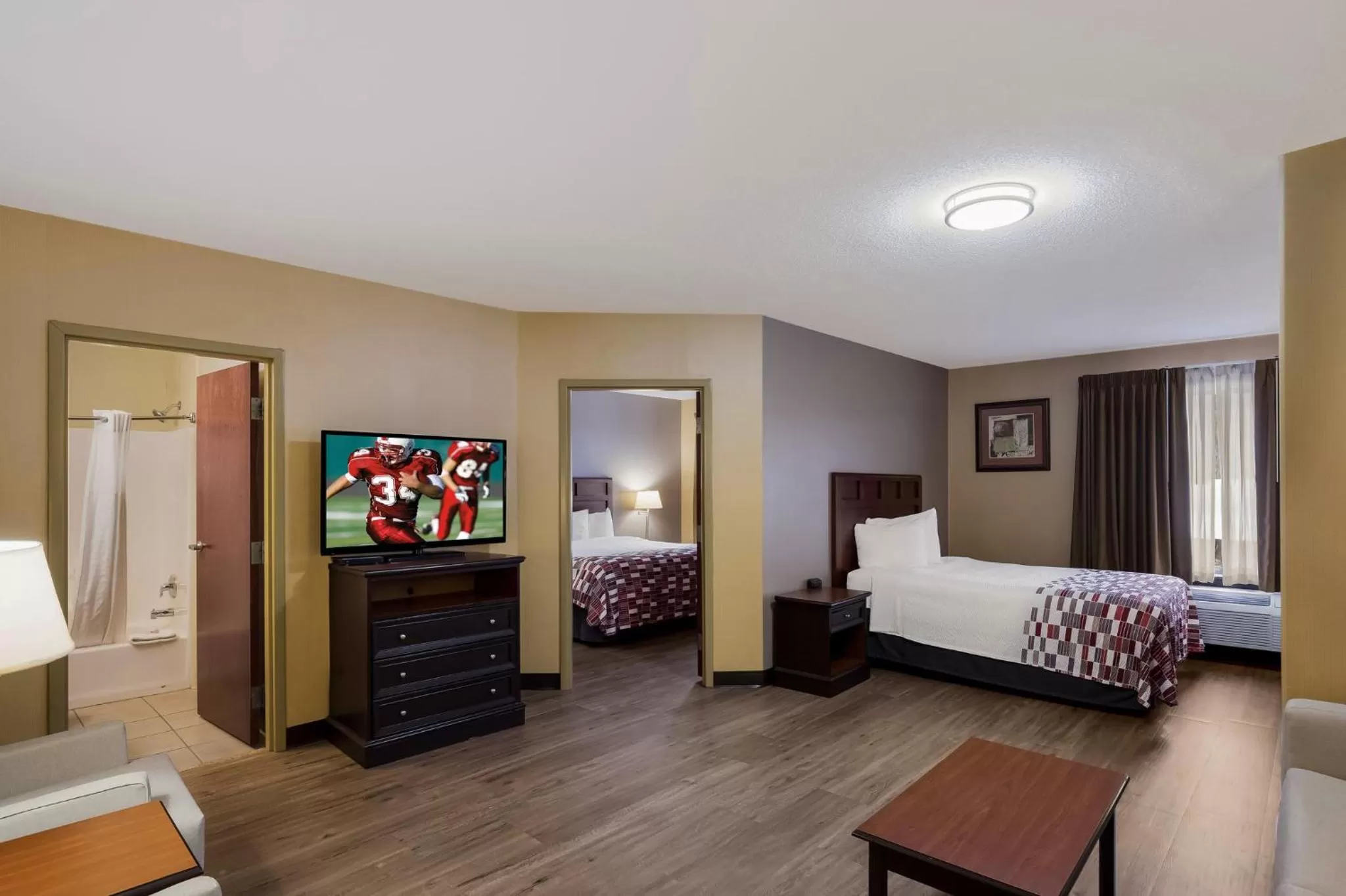 Photo of the whole room, Bed in Red Roof Inn & Suites Bloomsburg - Mifflinville
