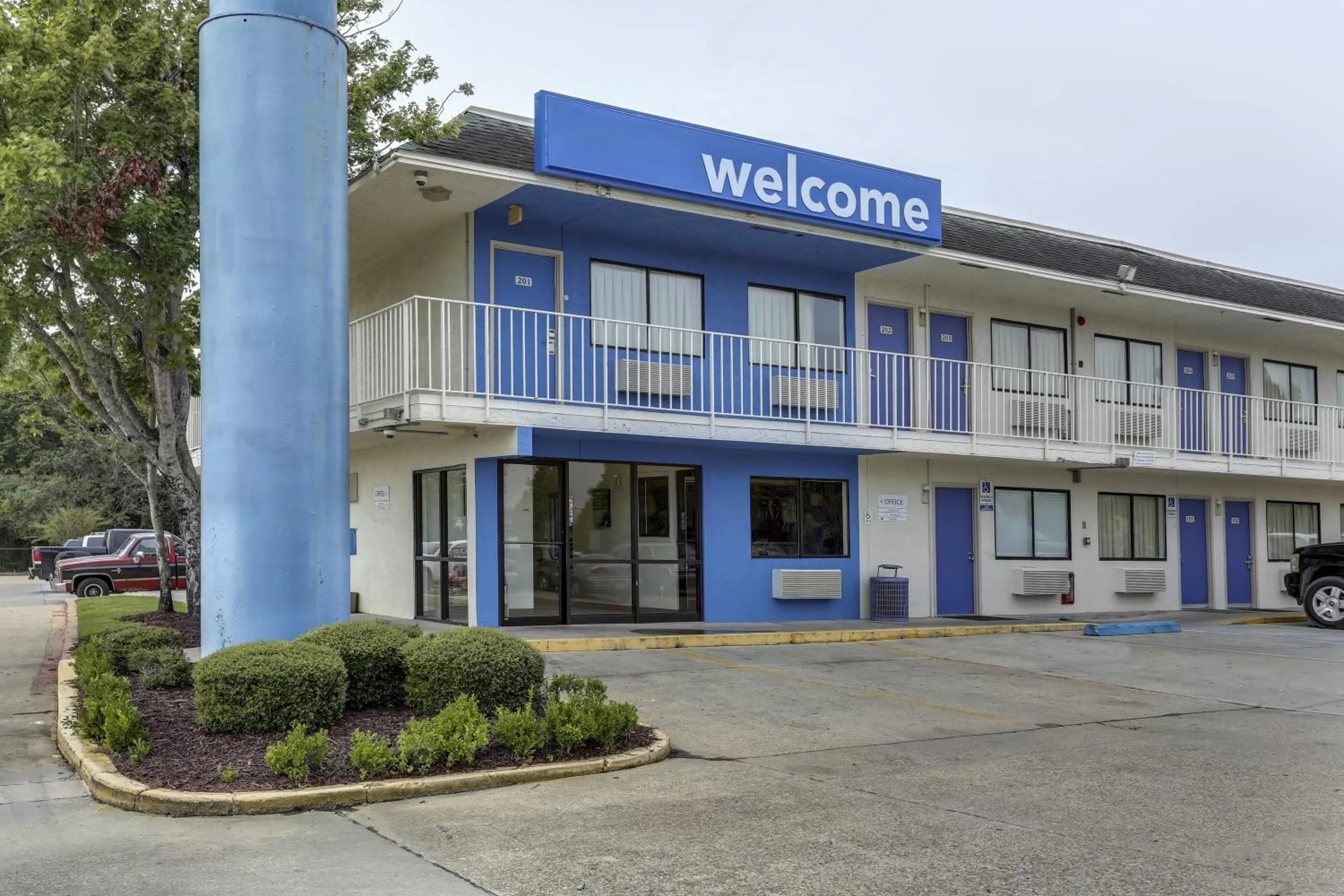 Facade/entrance in Motel 6-Port Allen, LA - Baton Rouge