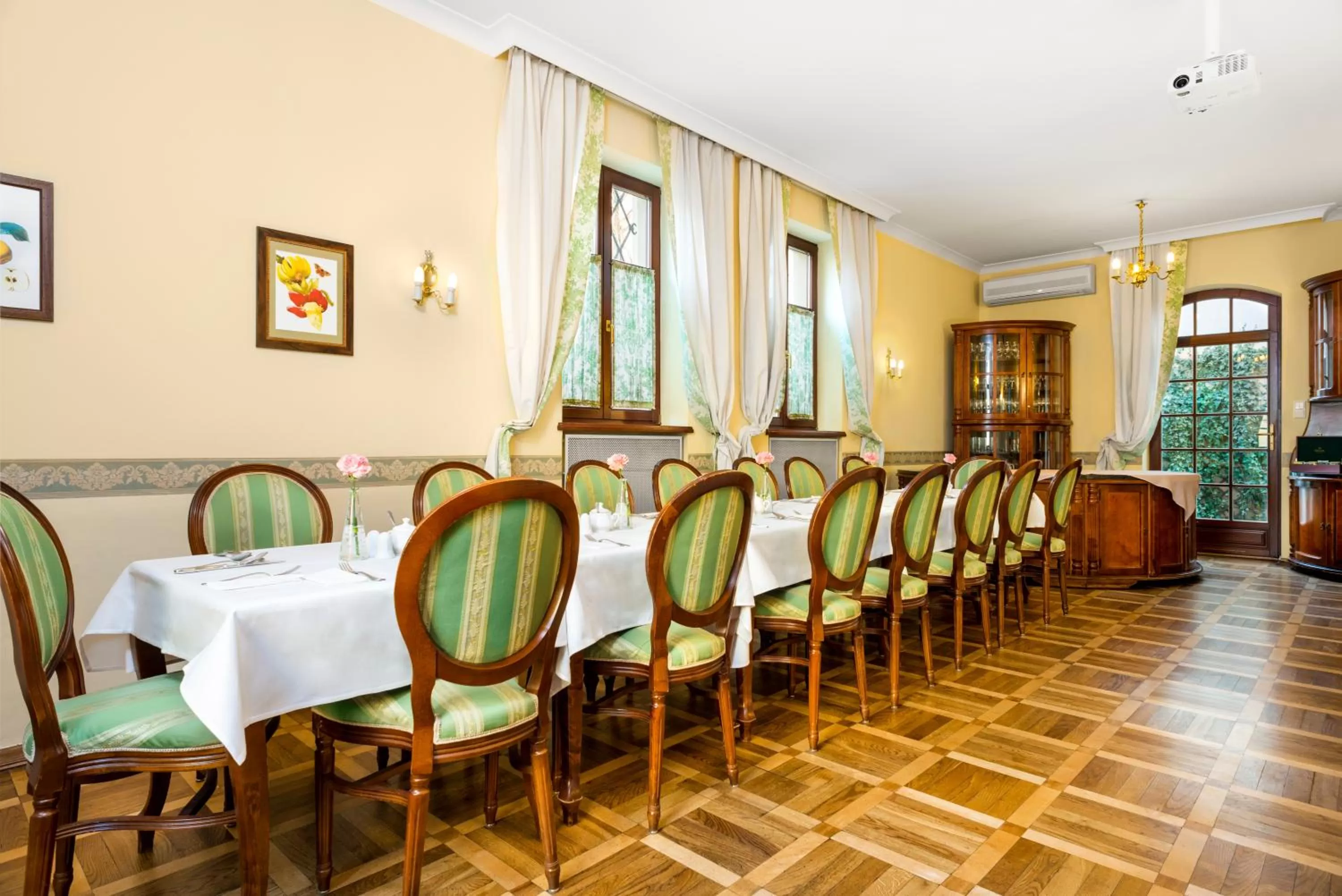 Restaurant/places to eat in Hotel Maltański