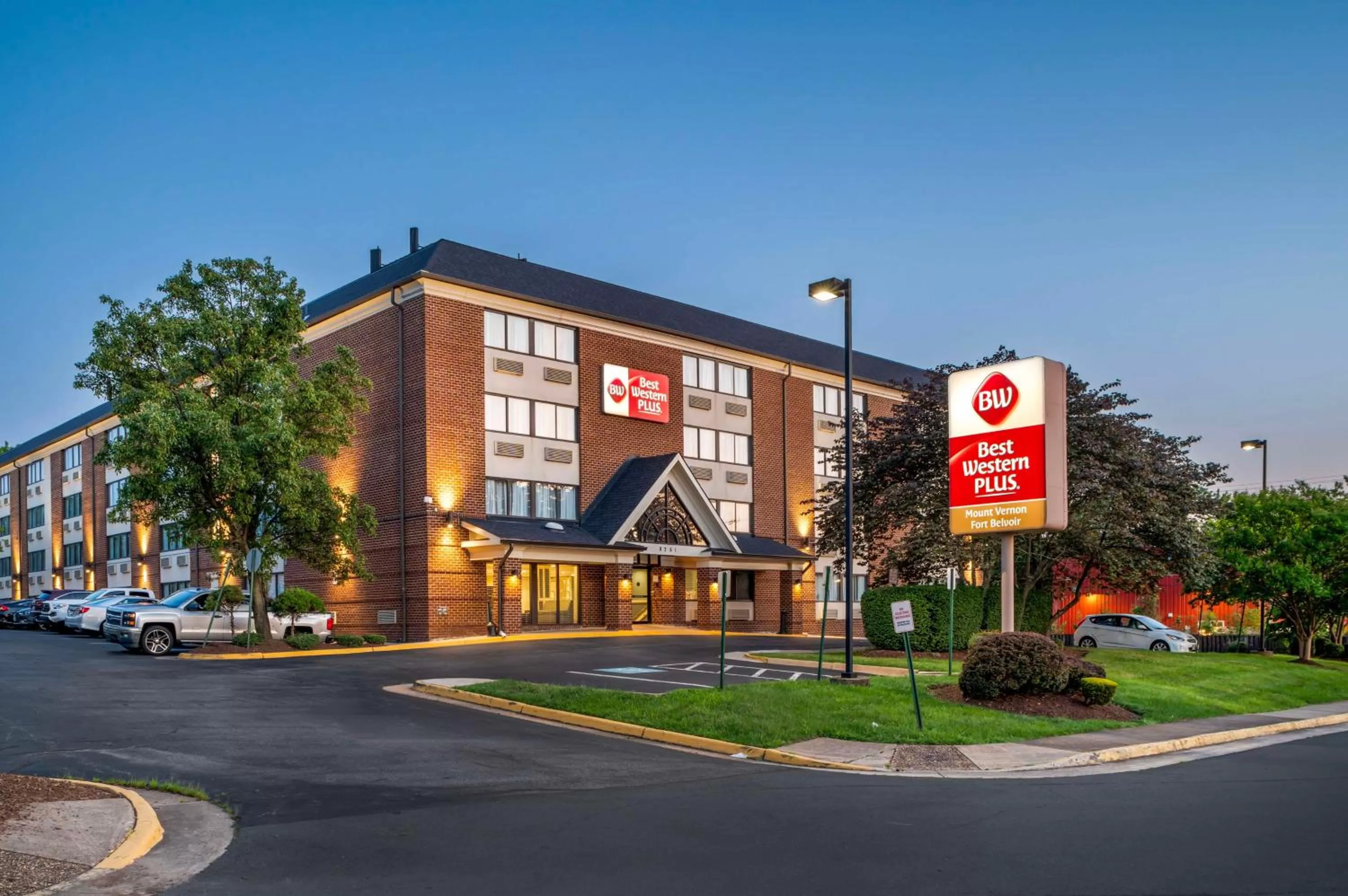 Property building in Best Western Plus Alexandria Fort Belvoir