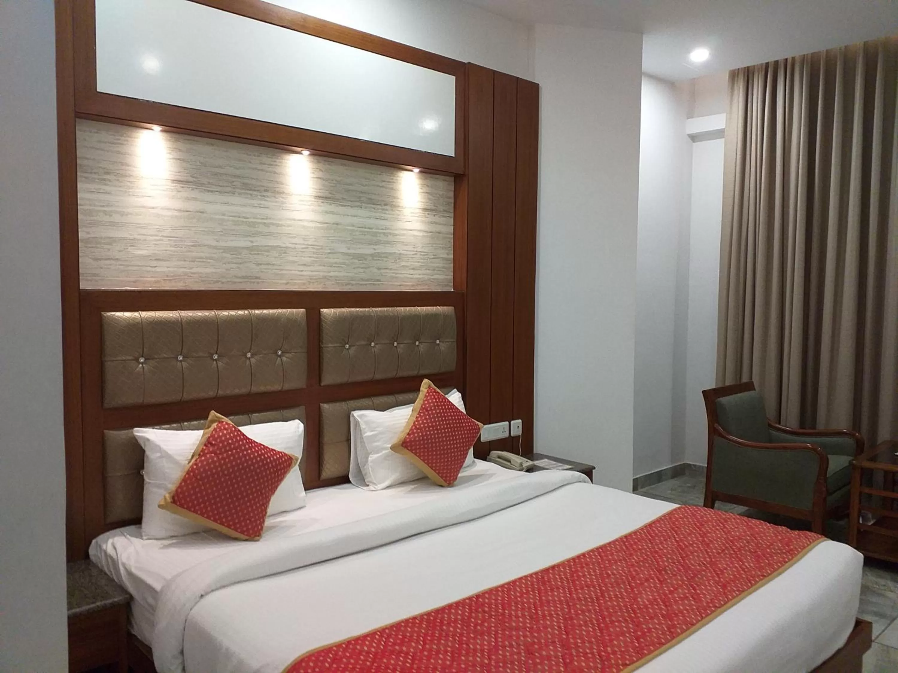 Bedroom, Bed in Grand Hotel Nawanshahr