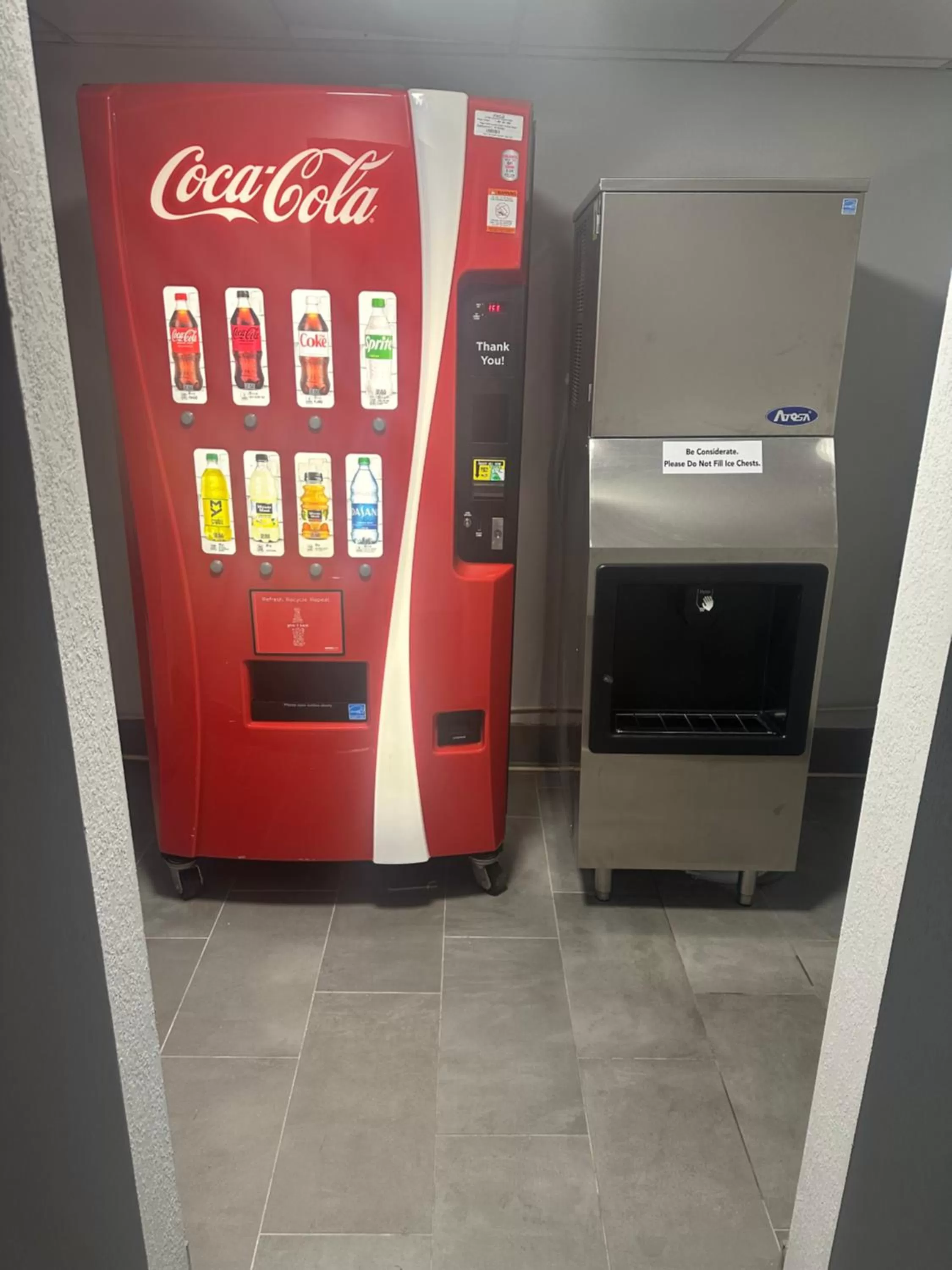 vending machine in Motel 6 - Franklin, OH