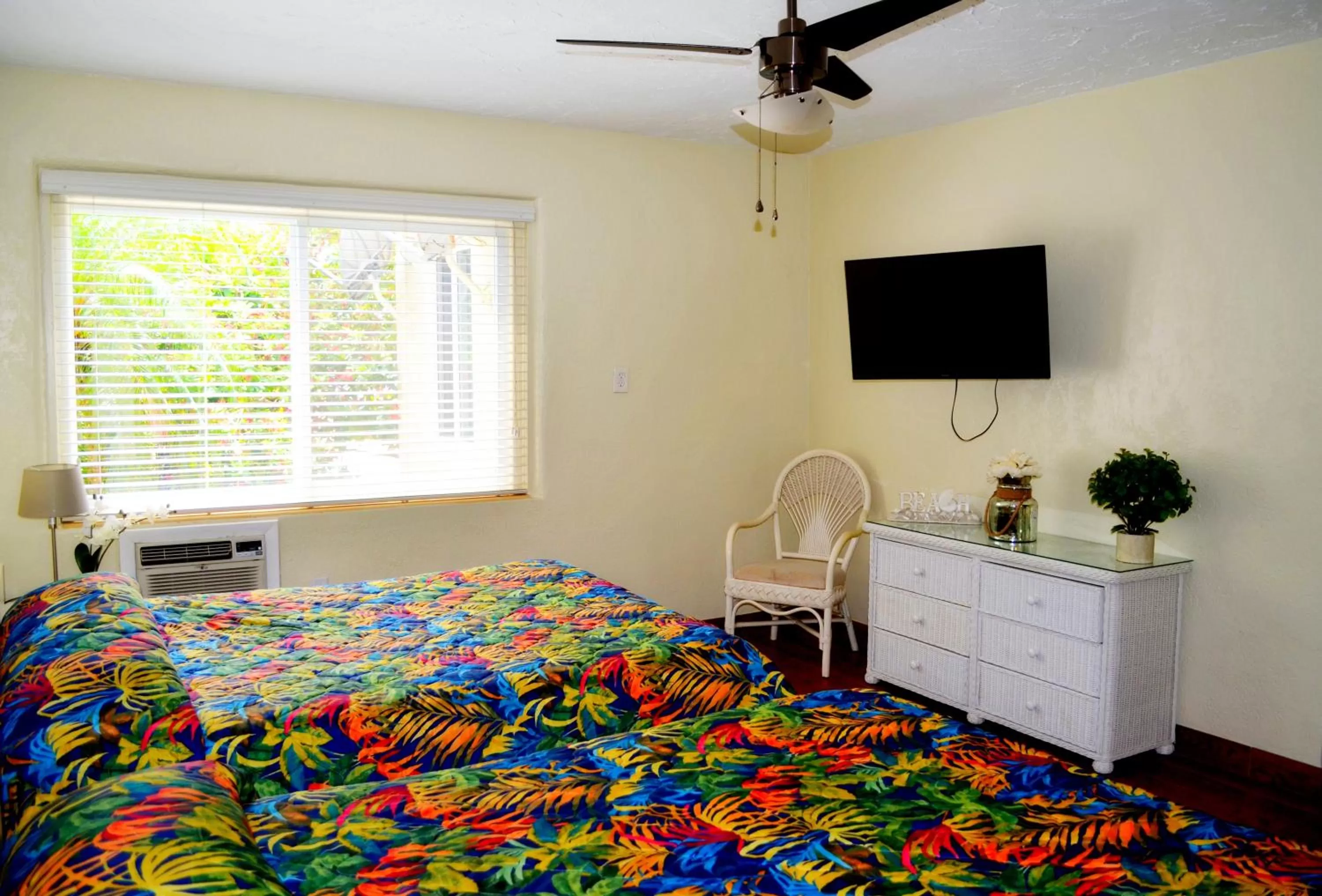 Bedroom, Bed in Ocean Drive Villas