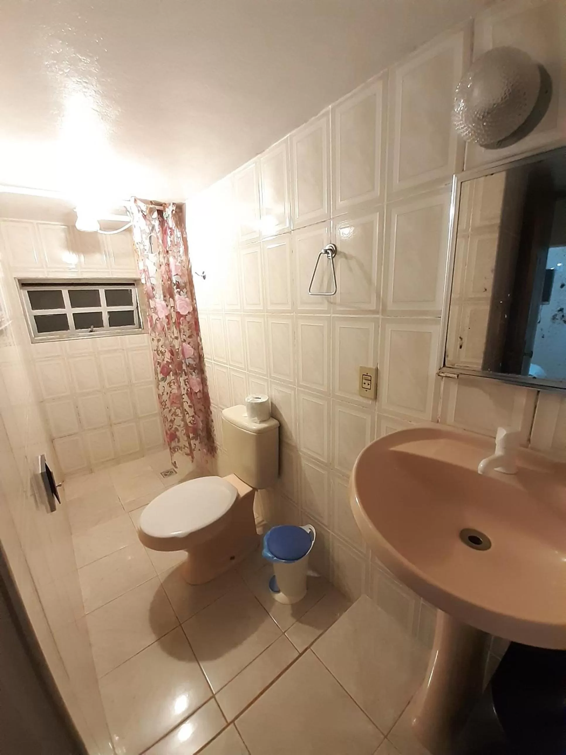 Shower, Bathroom in Pousada Reino Encantado - São Thomé das Letras - Minas Gerais