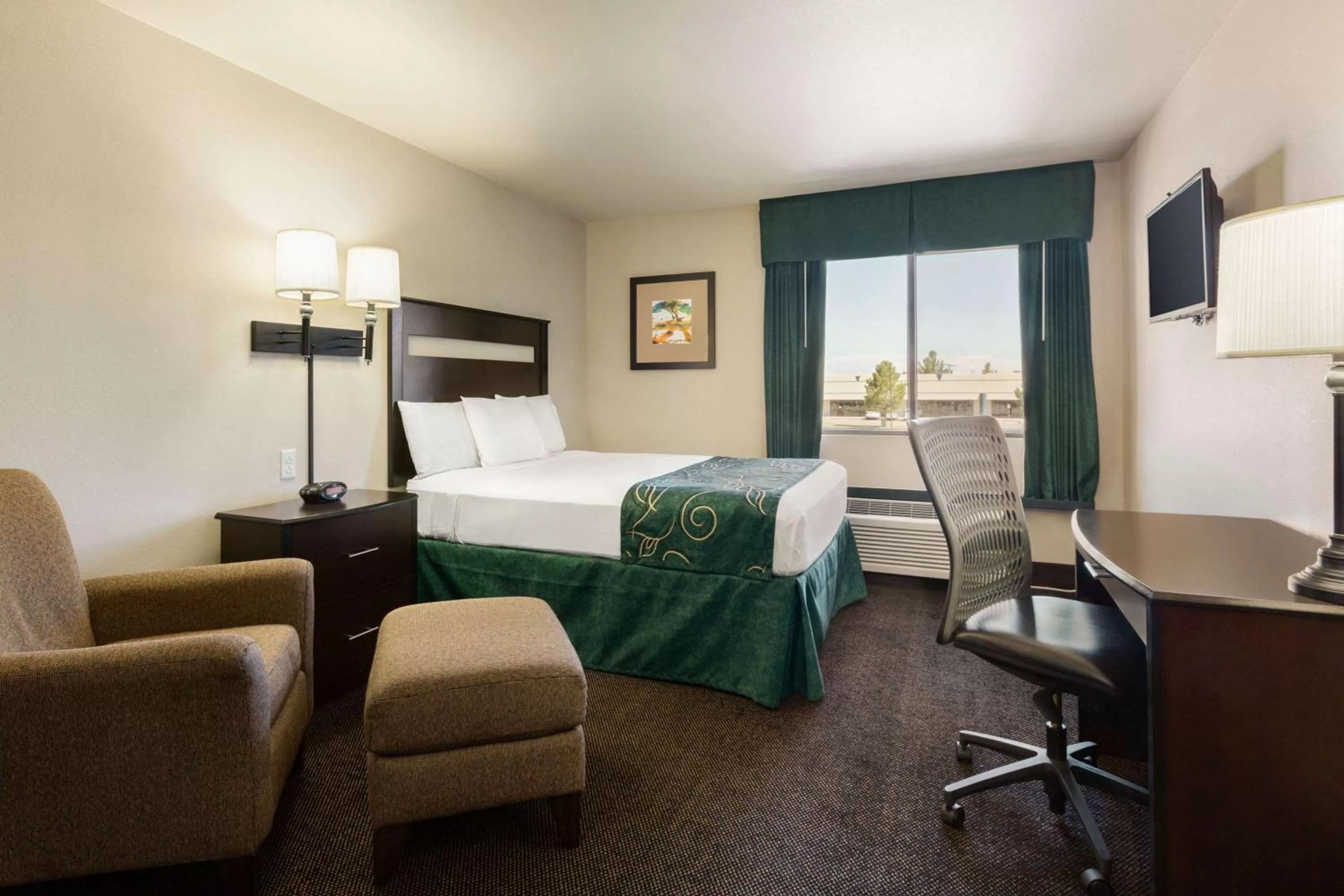 Photo of the whole room, Bed in Travelodge by Wyndham Santa Teresa