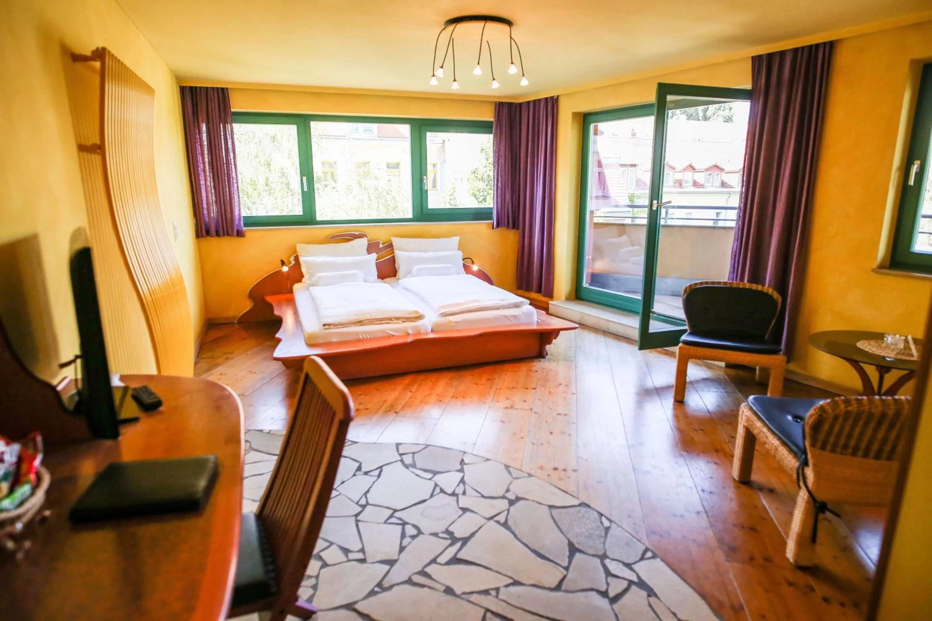 Day, Bed in Backstage Hotel