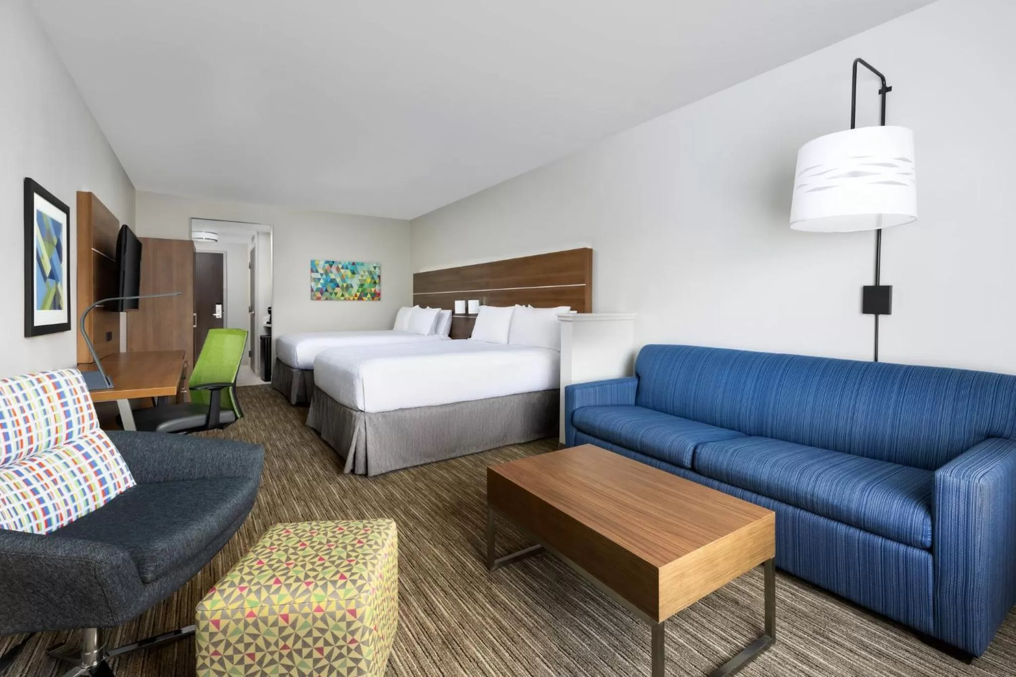 Bedroom in Holiday Inn Express & Suites Oakhurst-Yosemite Park Area by IHG