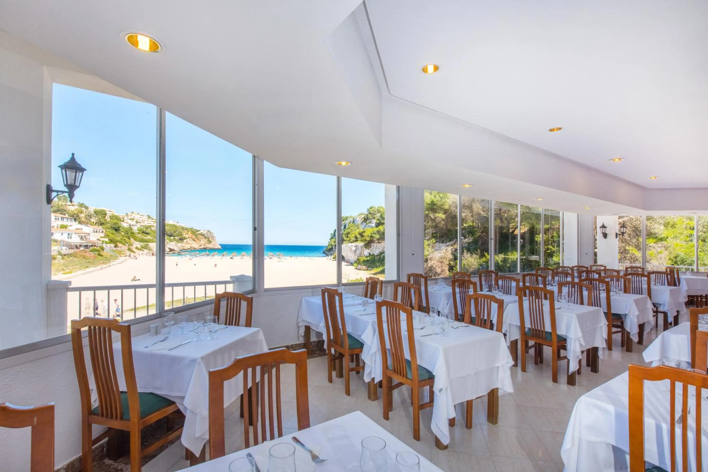 Restaurant/places to eat in Hotel Cala Romántica