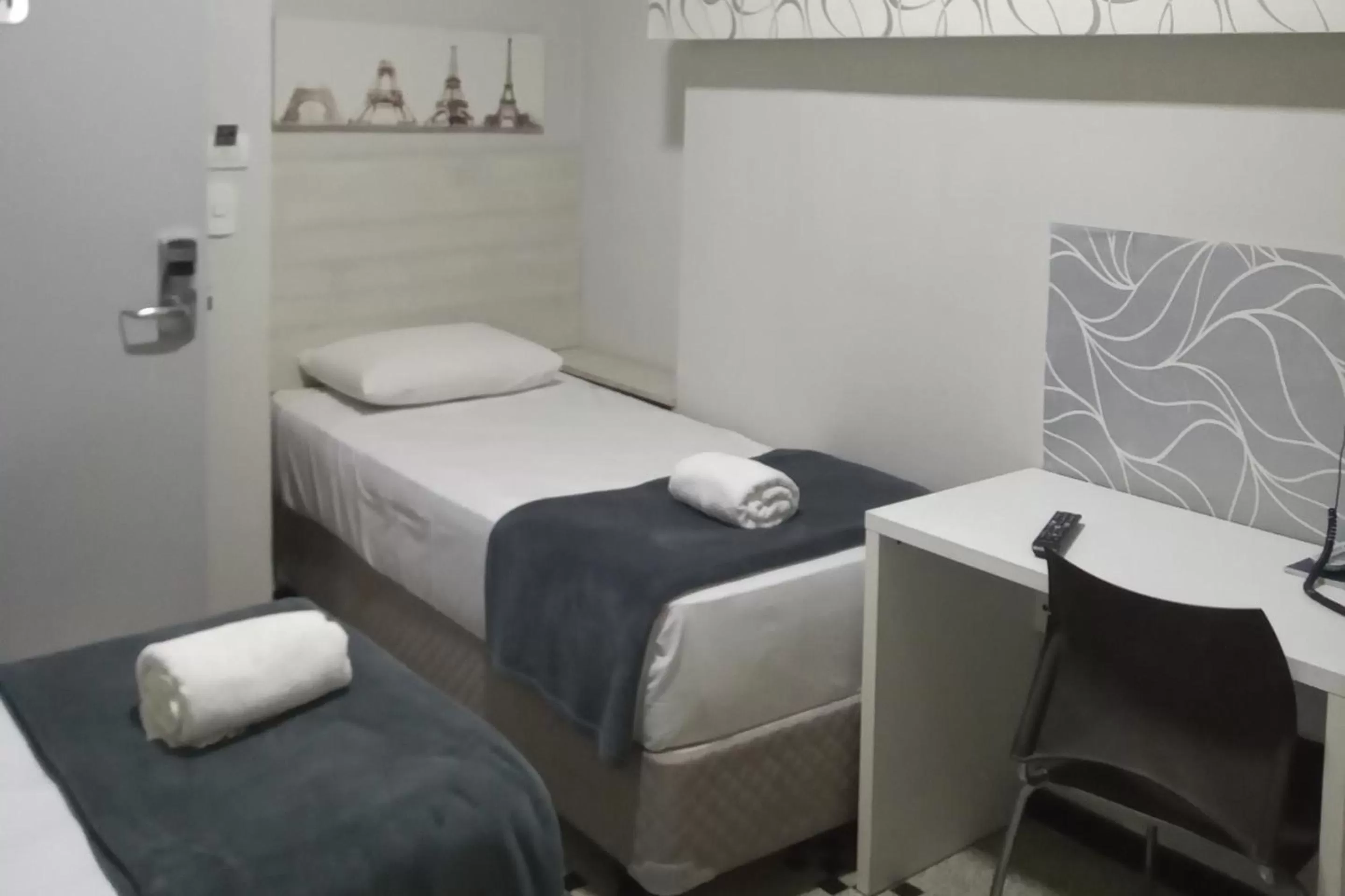 Bedroom, Bed in Compacto Hotel Alphaville Campinas