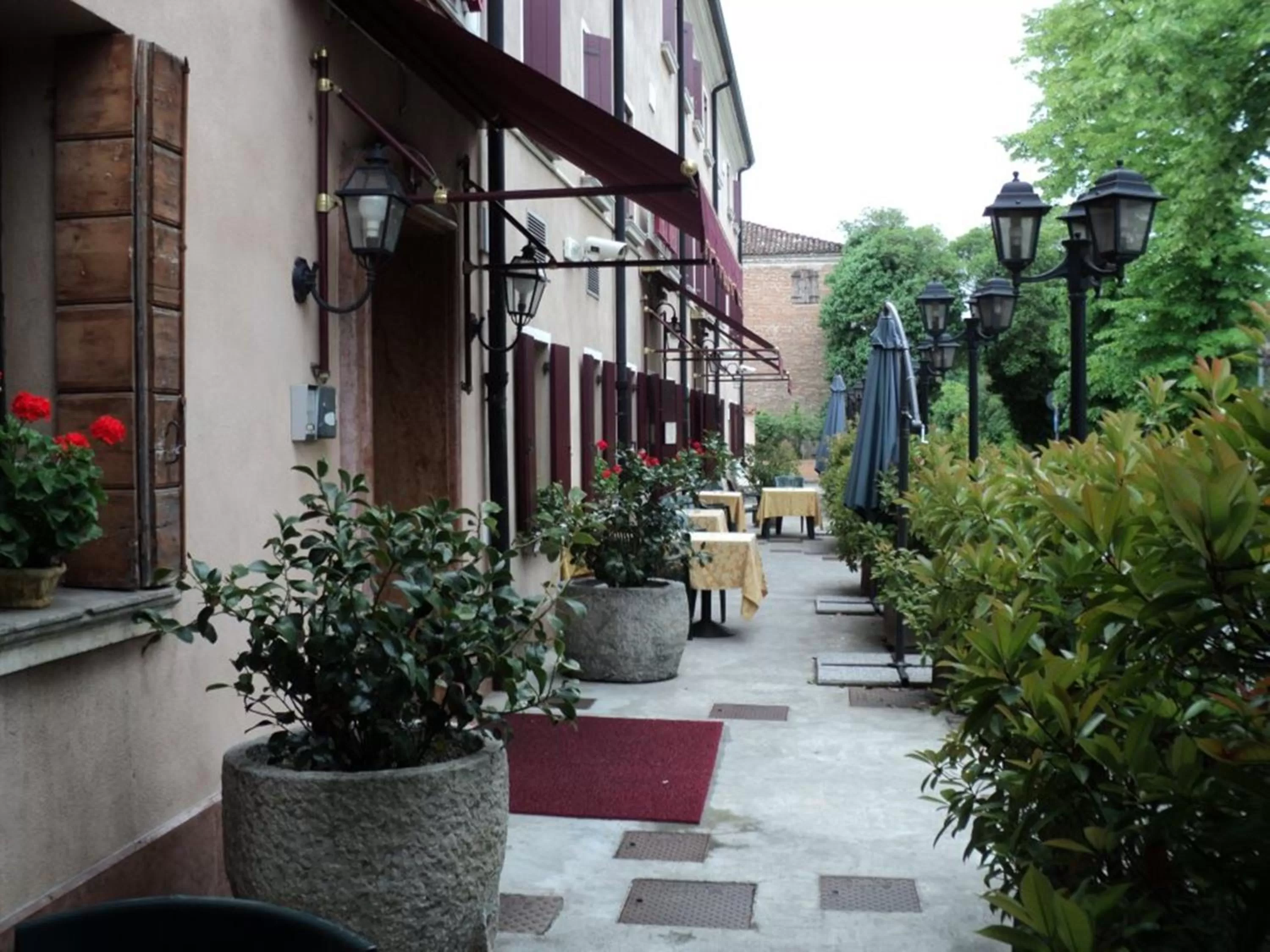 Decorative detail in Albergo La Bersagliera