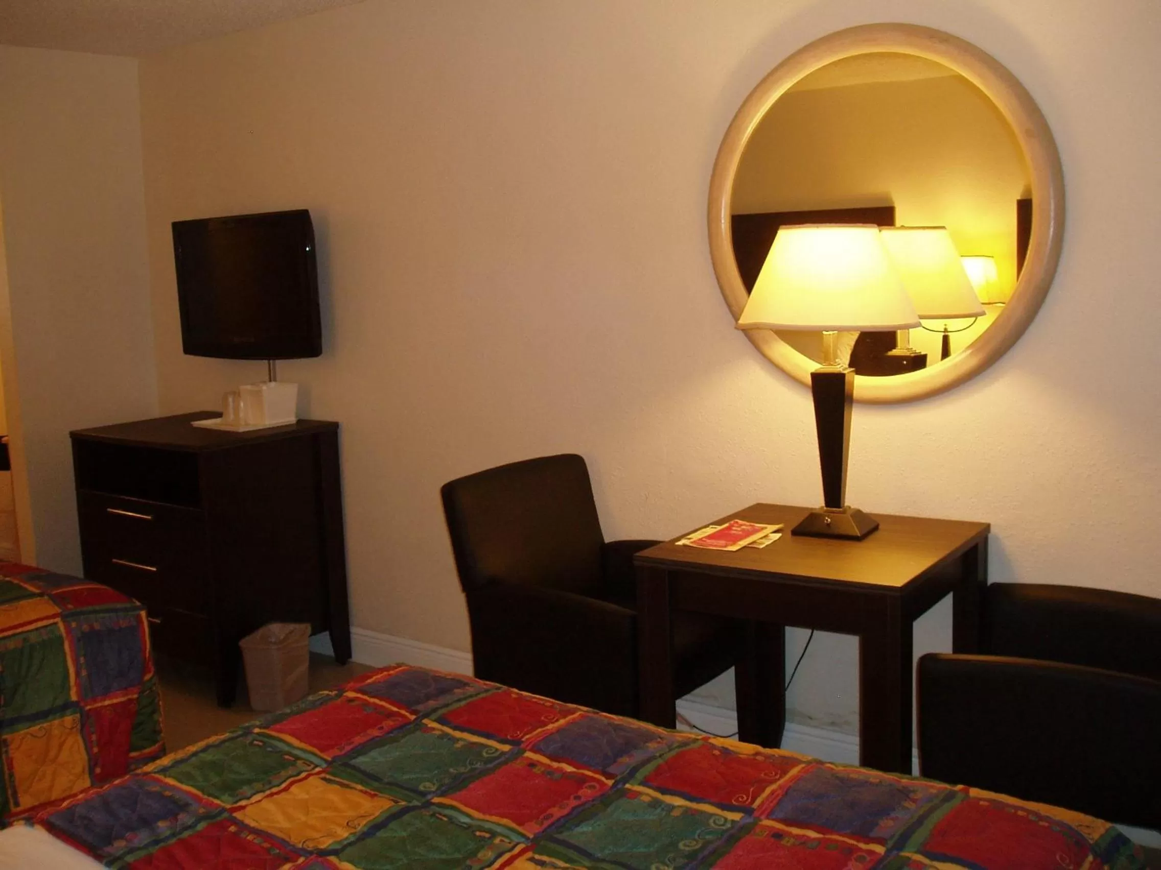 TV and multimedia, Bed in Red Carpet Inn Airport Fort Lauderdale