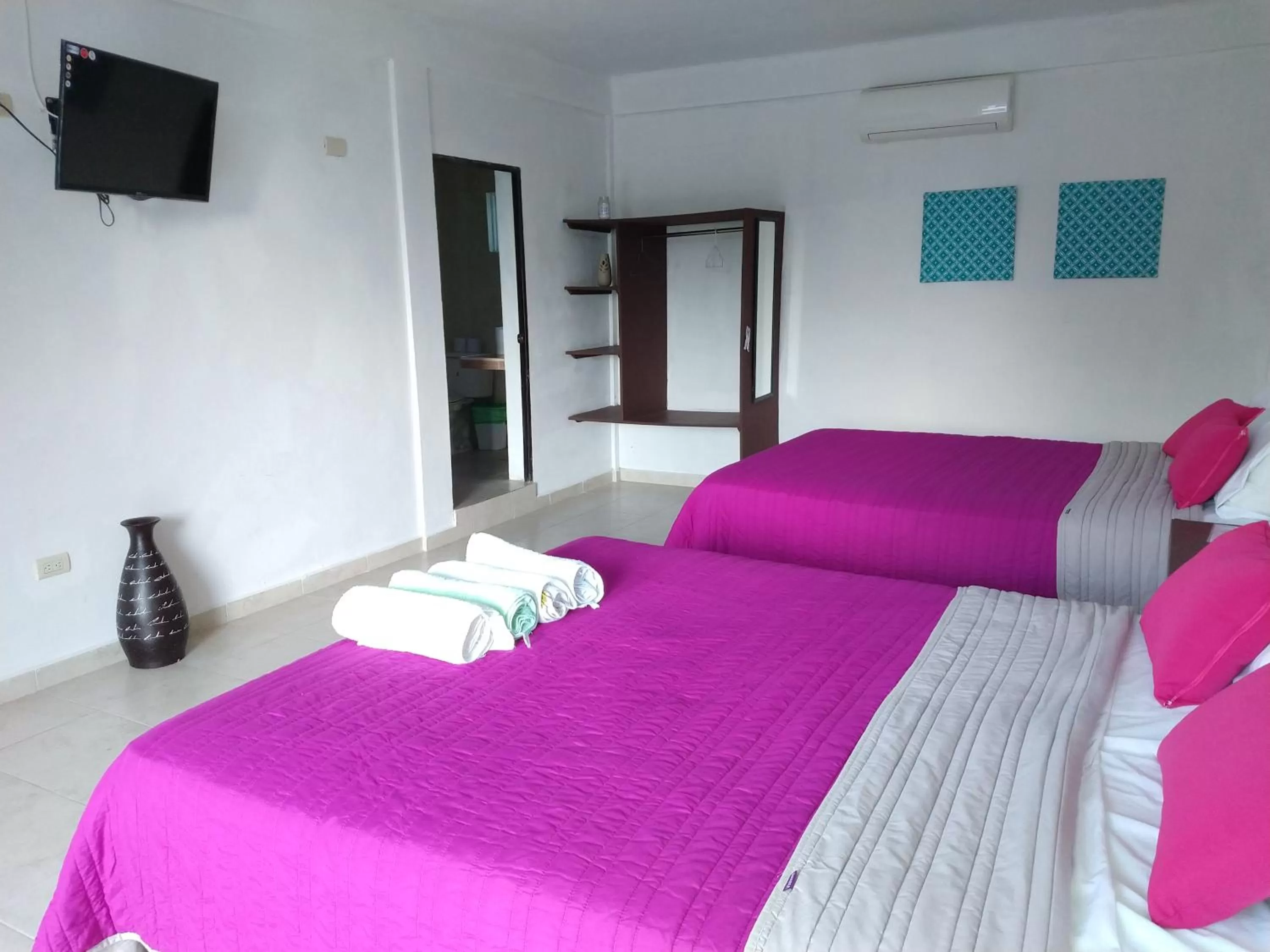 Photo of the whole room in Hotel España